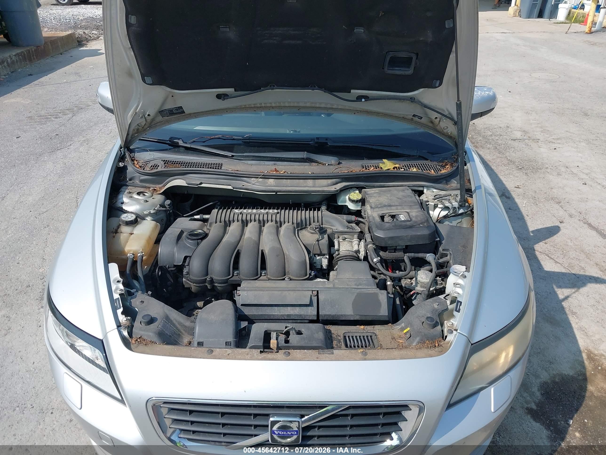 2008 Volvo S40 2.4l/2.4l W/snrf Silver vin: YV1MS382X82365511