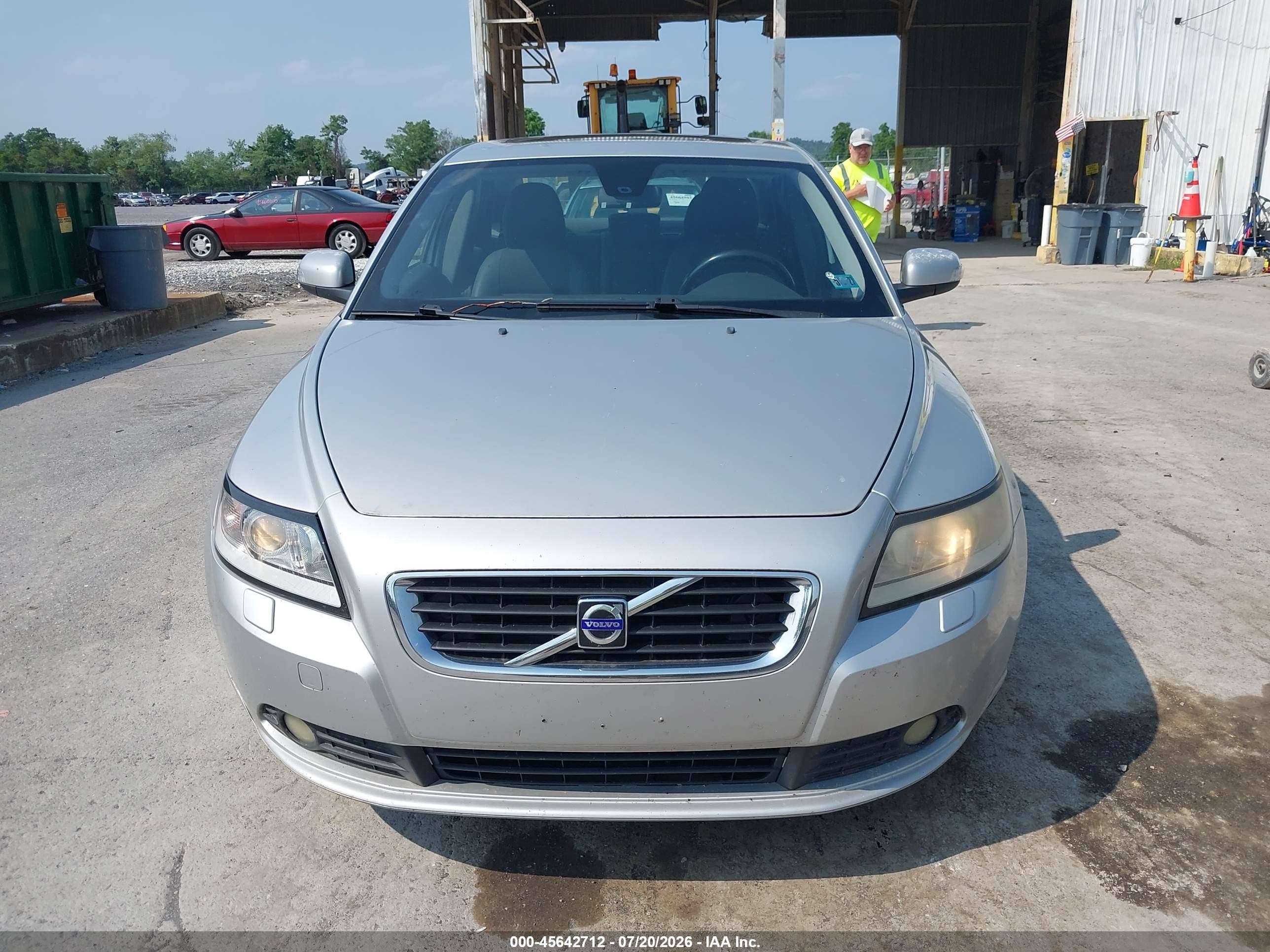 2008 Volvo S40 2.4l/2.4l W/snrf Silver vin: YV1MS382X82365511