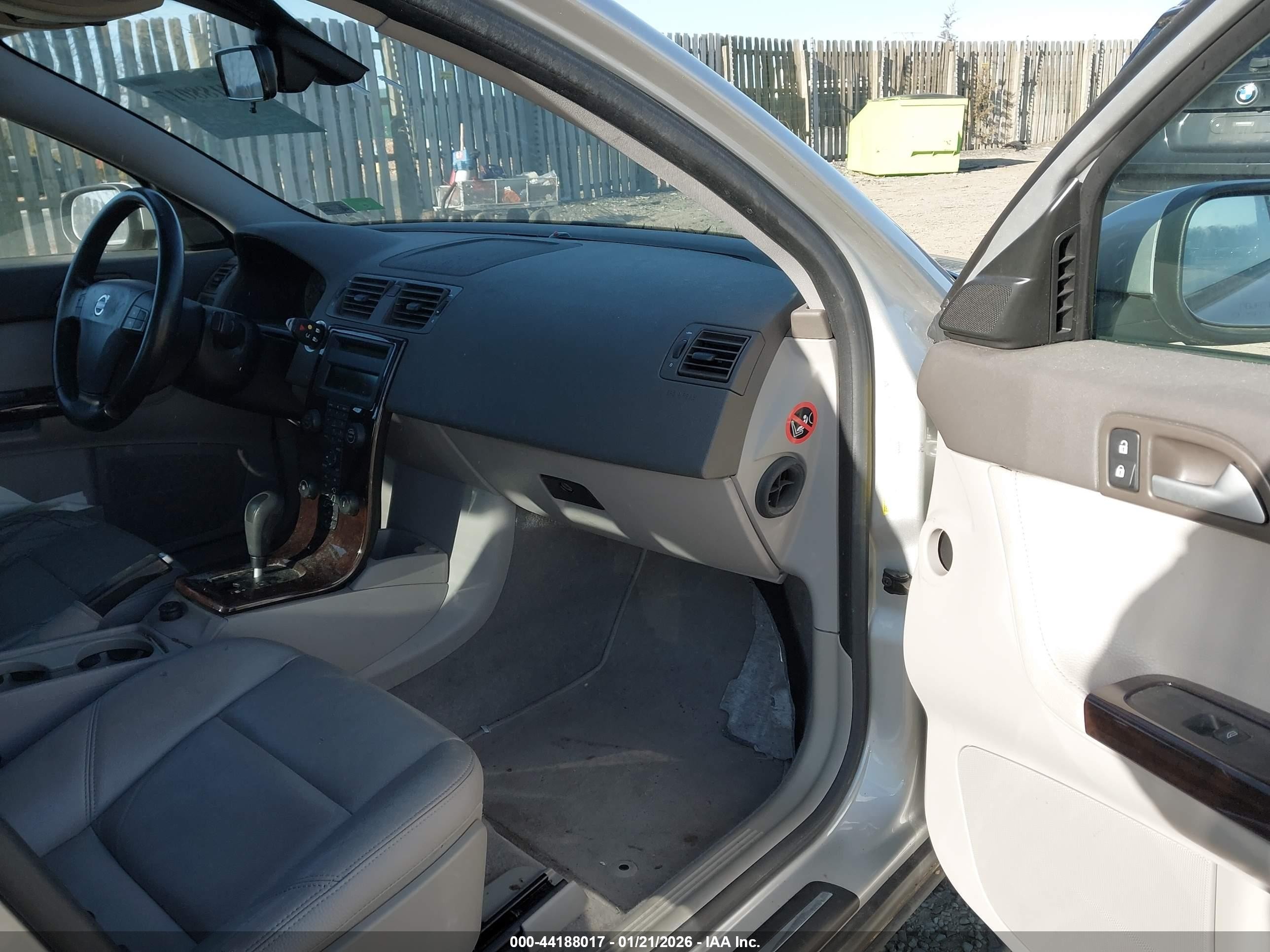 2007 Volvo S40 2.4i Silver vin: YV1MS390372250938