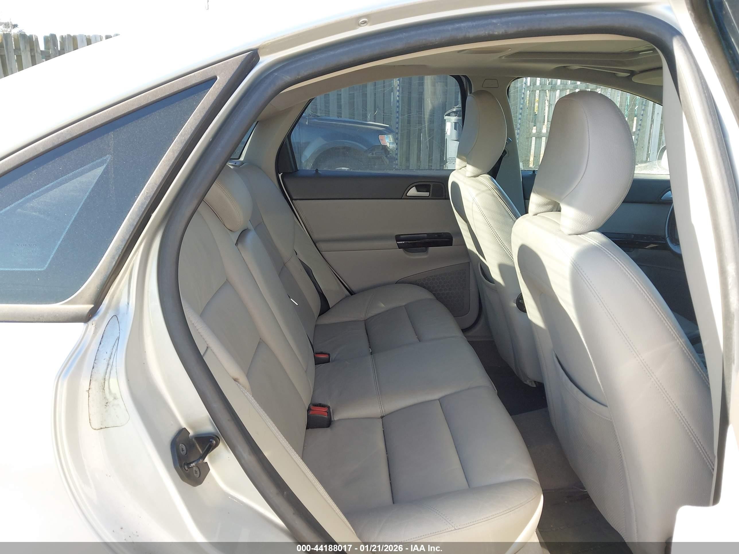 2007 Volvo S40 2.4i Silver vin: YV1MS390372250938