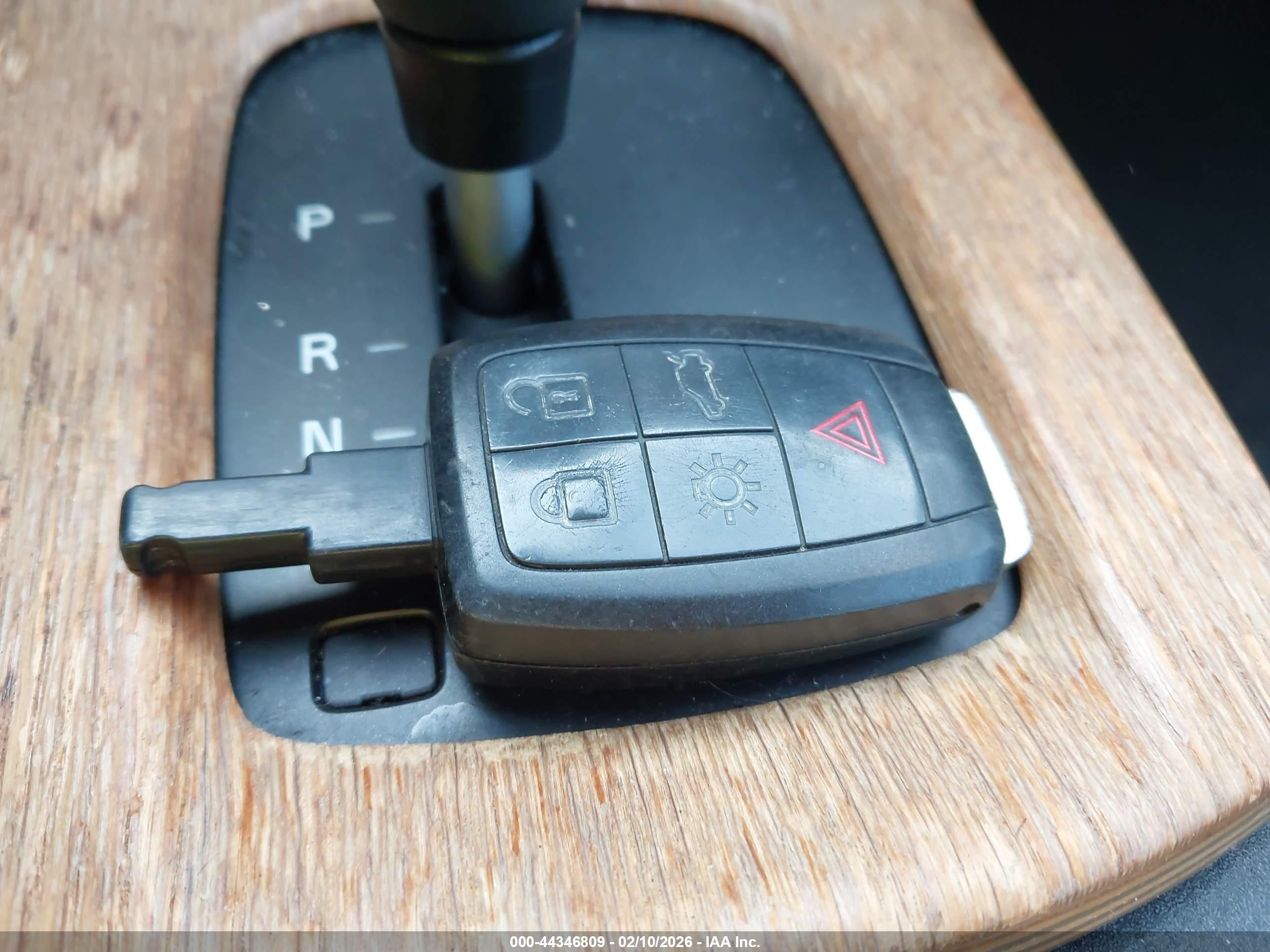 2008 Volvo S40 2.4i Серебряный vin: YV1MS390482382169