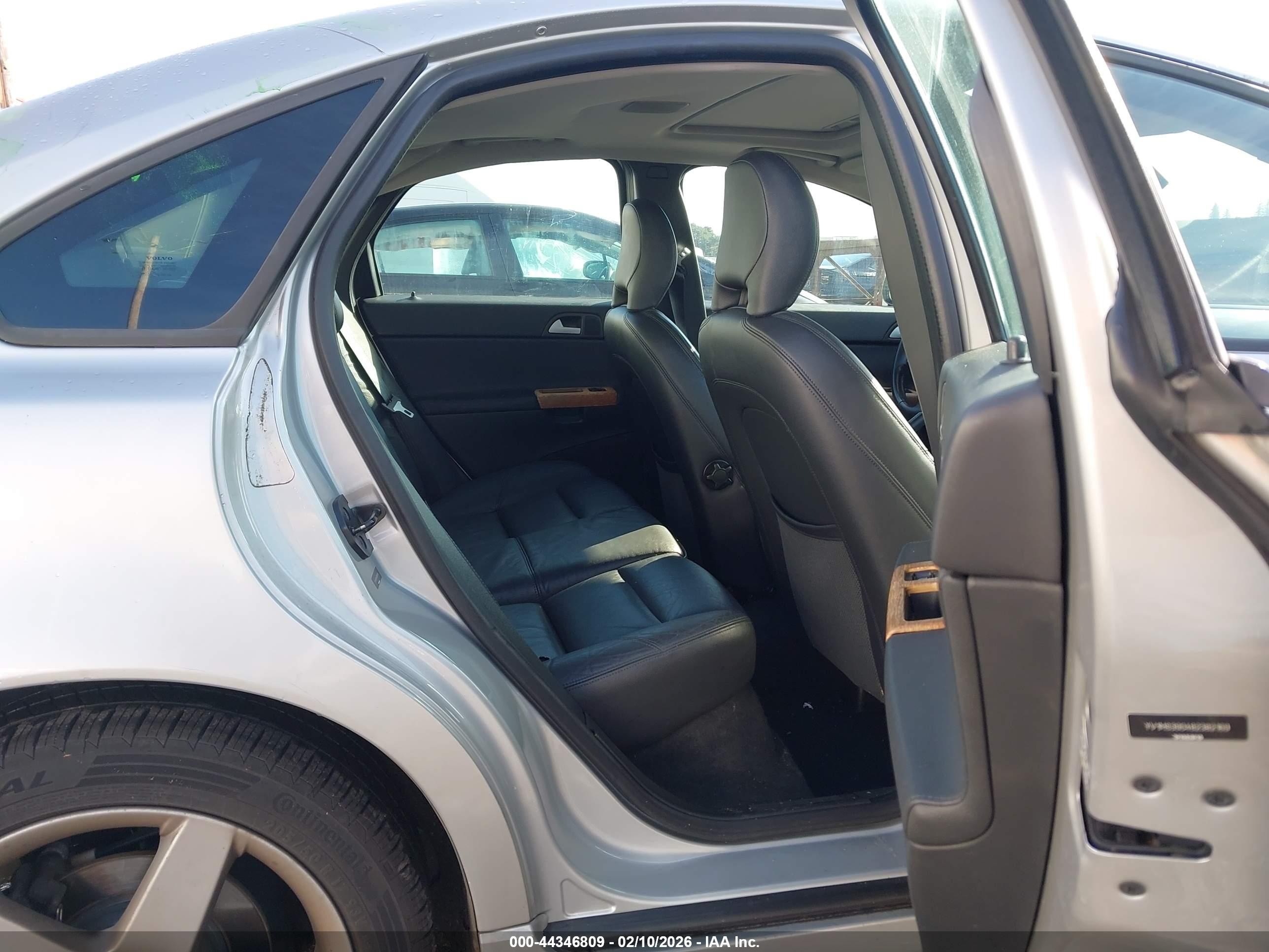 2008 Volvo S40 2.4i Серебряный vin: YV1MS390482382169