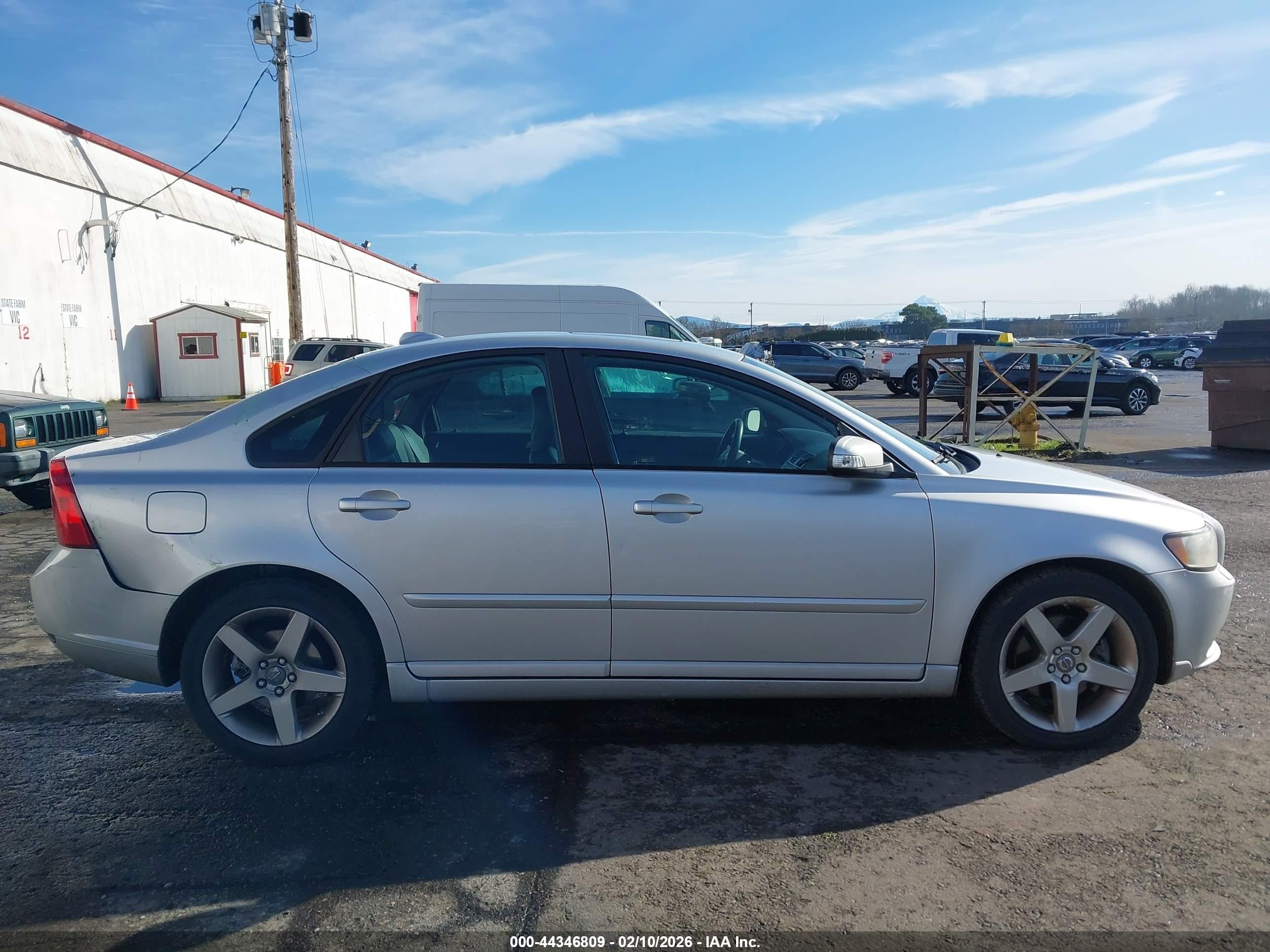 2008 Volvo S40 2.4i Серебряный vin: YV1MS390482382169