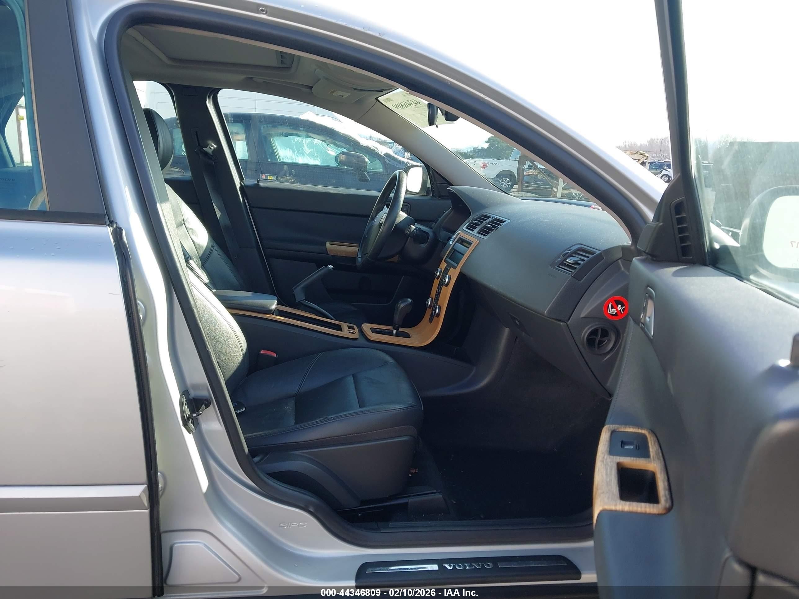 2008 Volvo S40 2.4i Серебряный vin: YV1MS390482382169