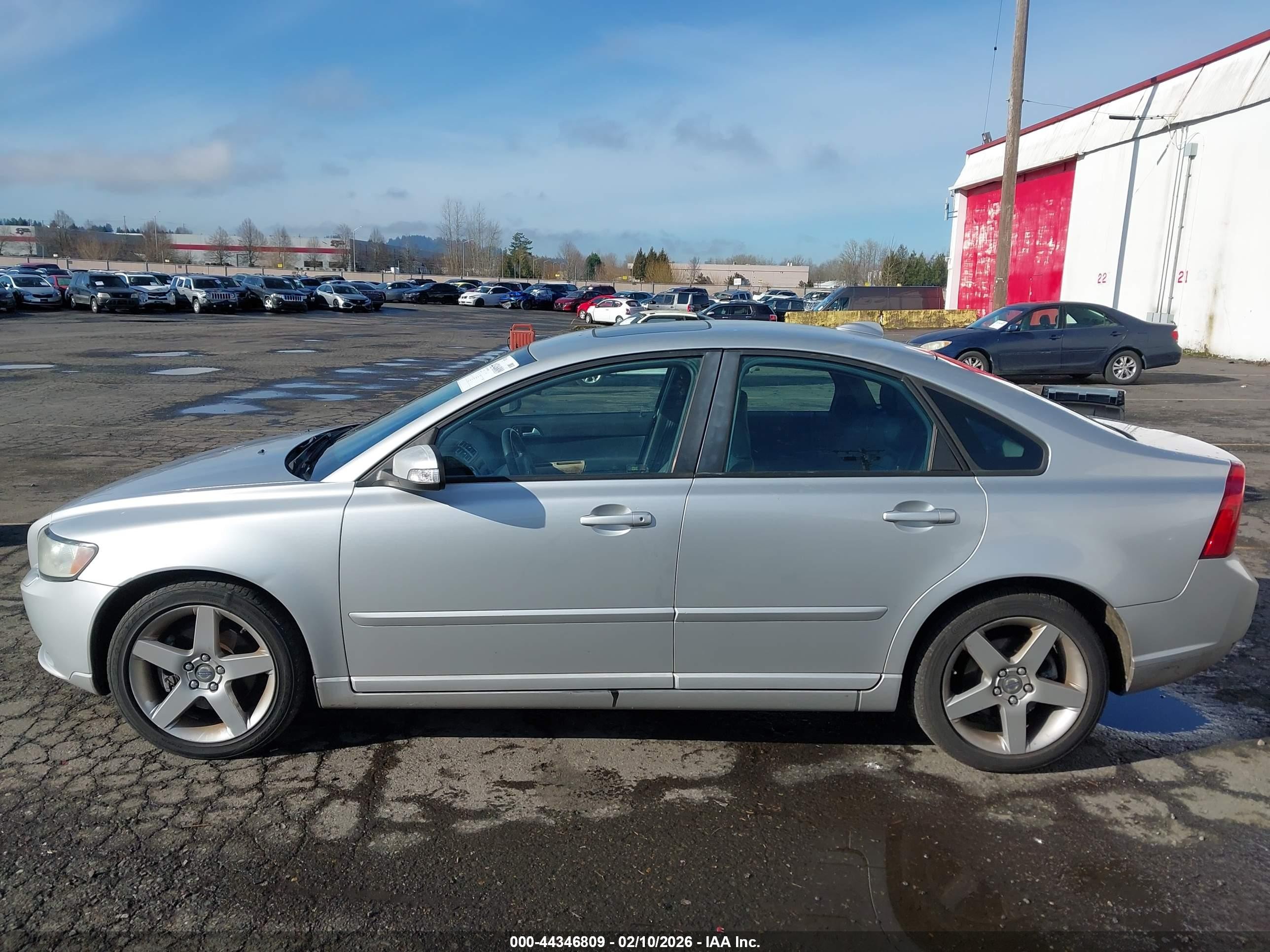 2008 Volvo S40 2.4i Серебряный vin: YV1MS390482382169