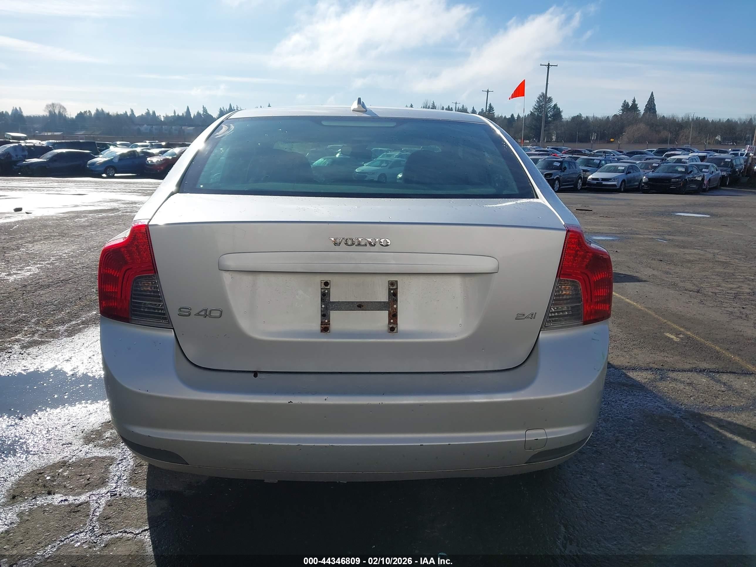 2008 Volvo S40 2.4i Серебряный vin: YV1MS390482382169