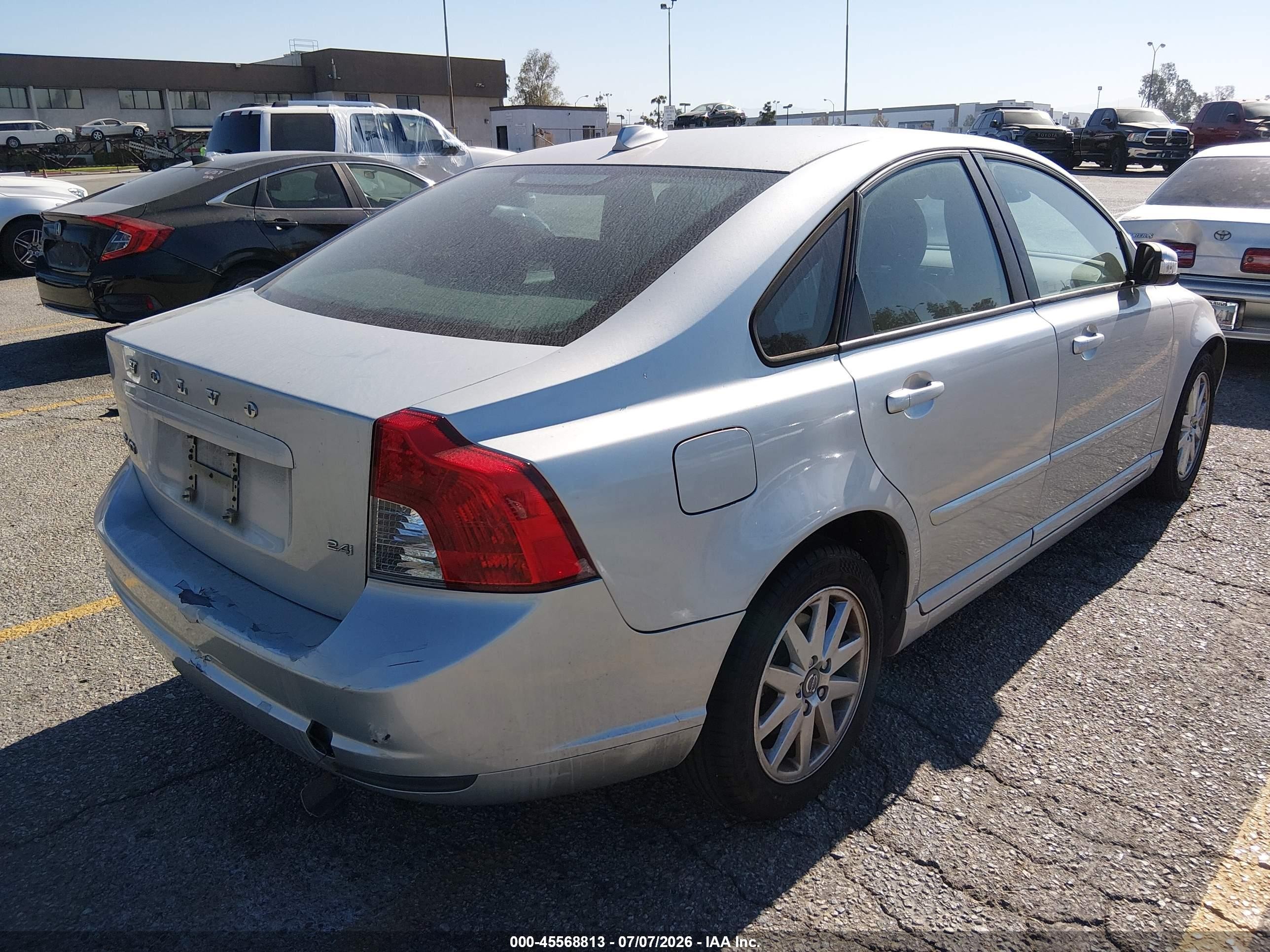 2009 Volvo S40 2.4i Silver vin: YV1MS390692432197