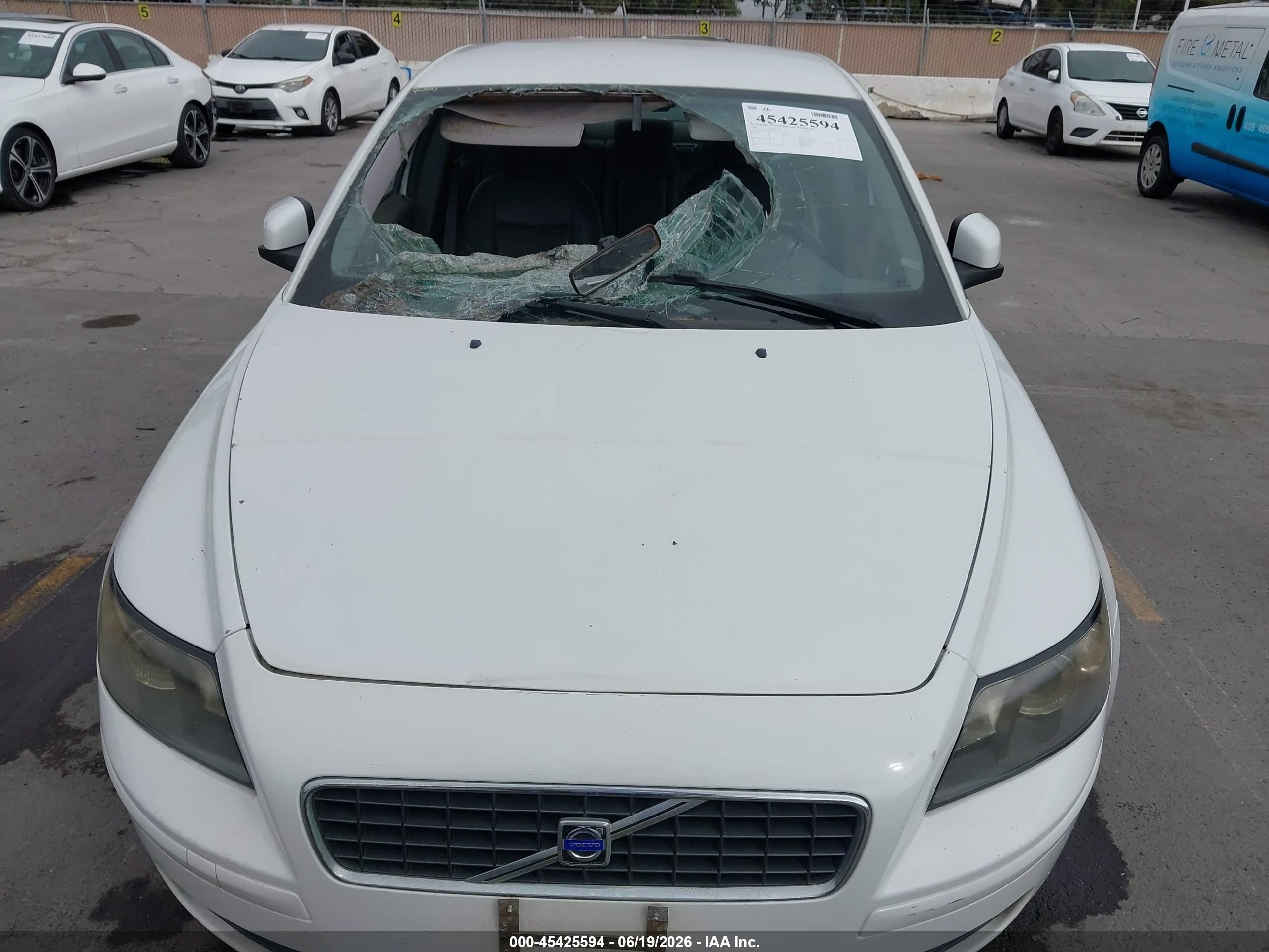 2007 Volvo S40 2.4i Белый vin: YV1MS390972268120