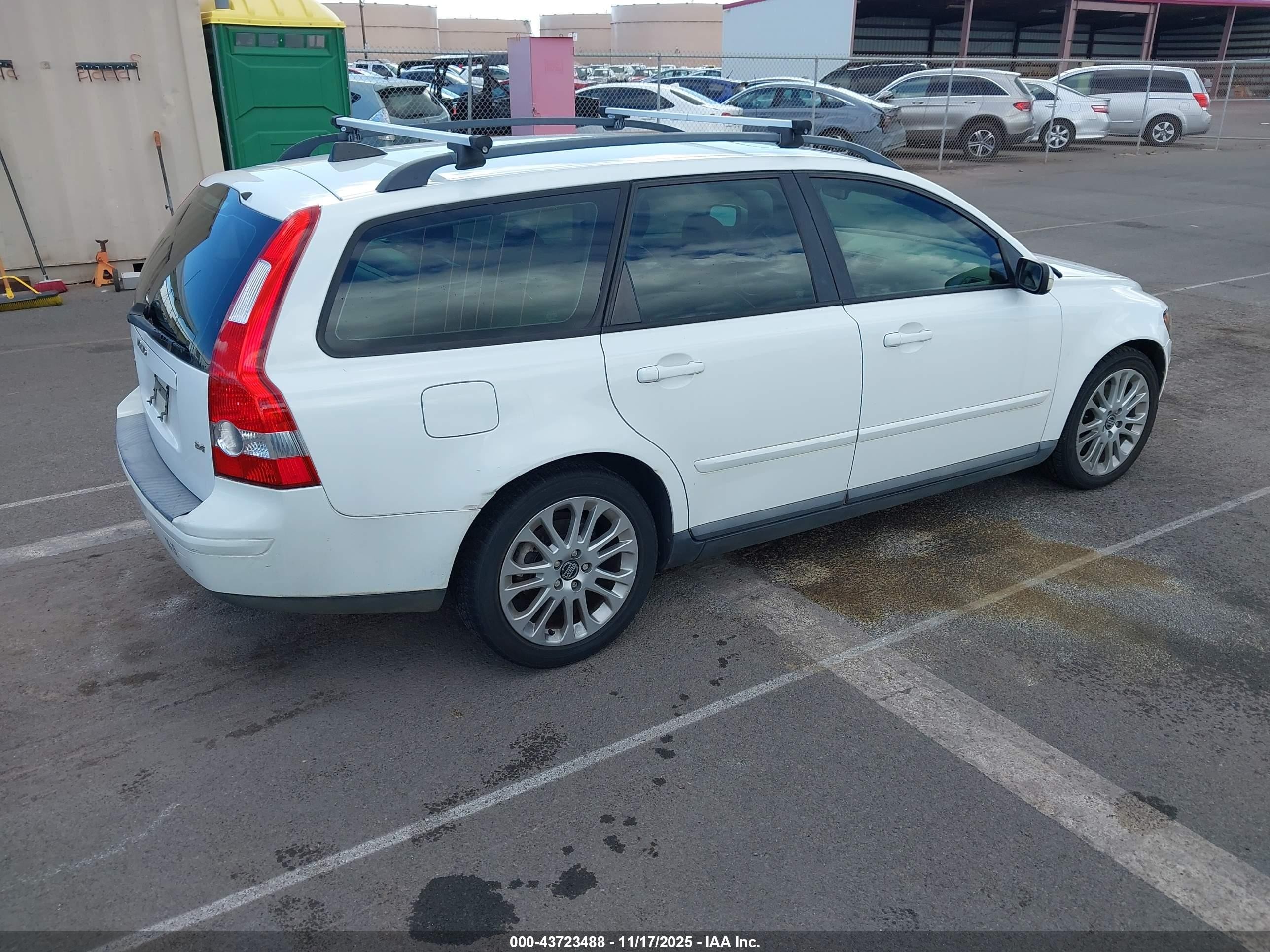 2006 Volvo V50 2.4i White vin: YV1MW382062219992