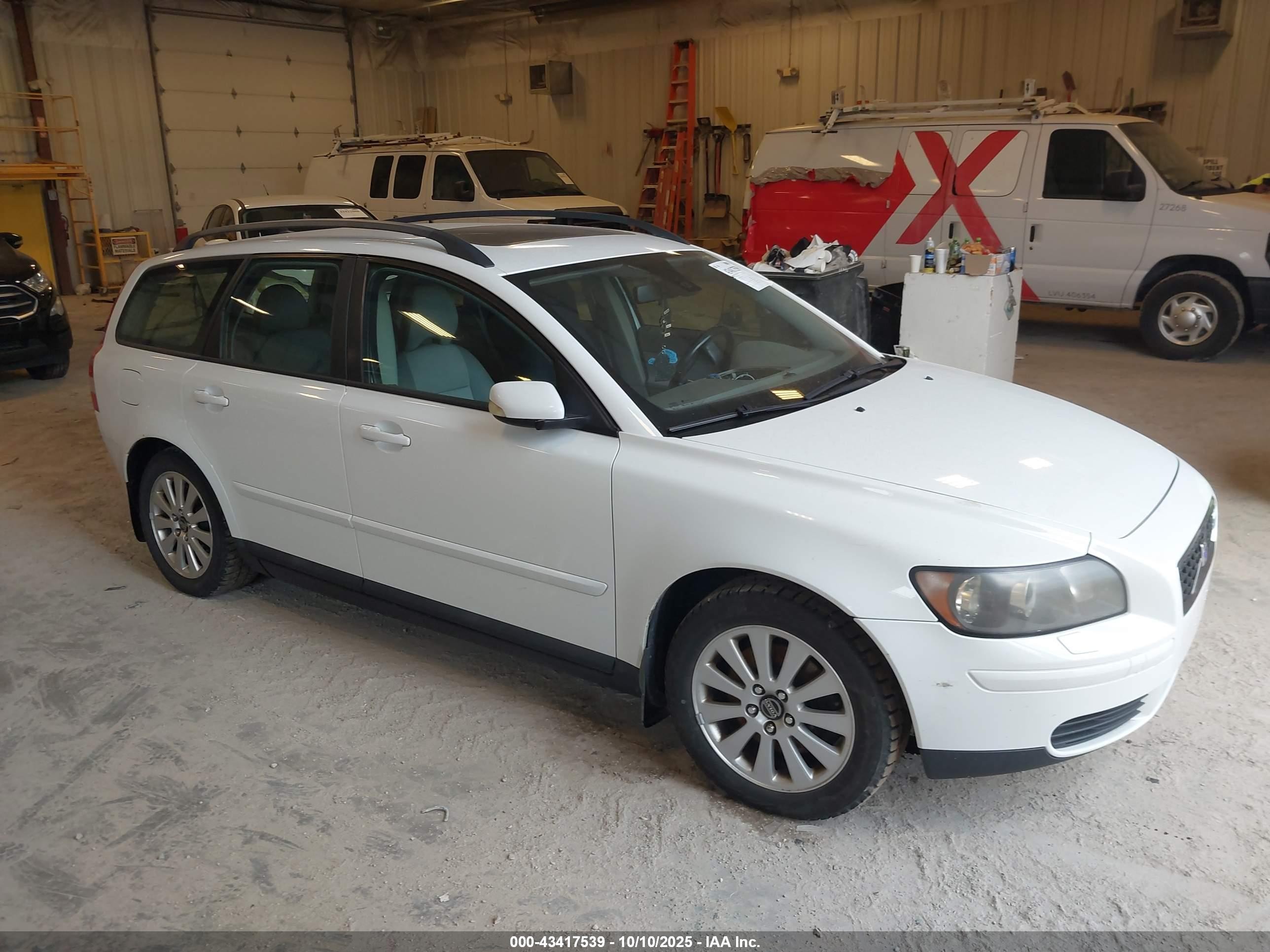 2005 Volvo V50 2.4i White vin: YV1MW382152062052
