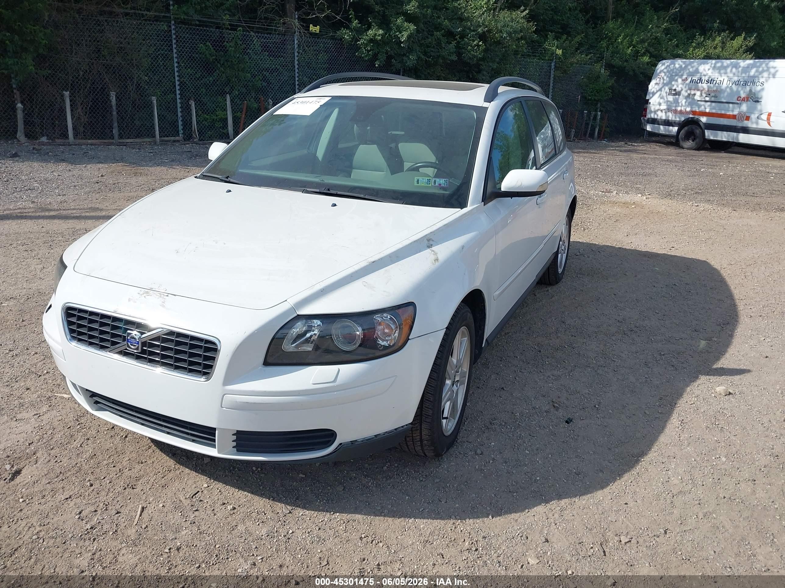 2006 Volvo V50 2.4i White vin: YV1MW382562172507