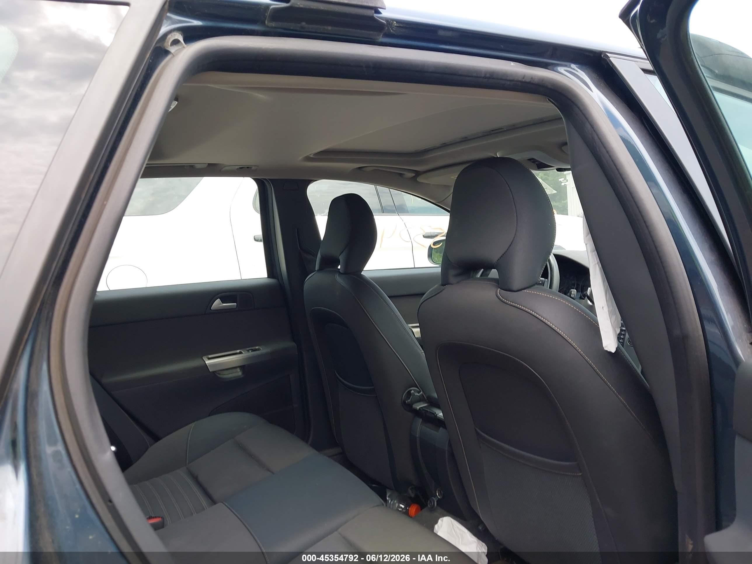 2009 Volvo V50 2.4i Blue vin: YV1MW390092471551