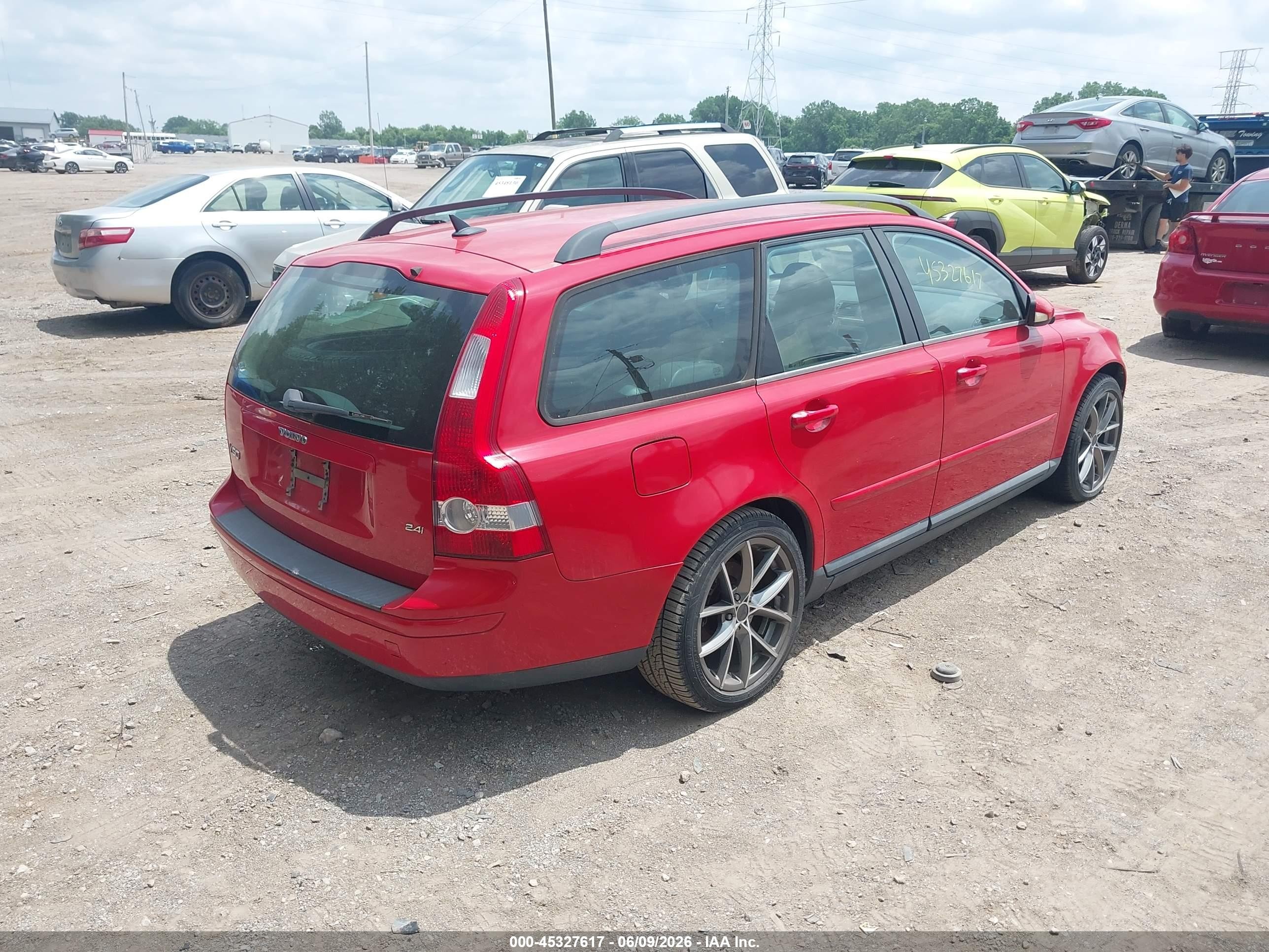 2005 Volvo V50 2.4i A/2.4i A Sr Red vin: YV1MW390252063093