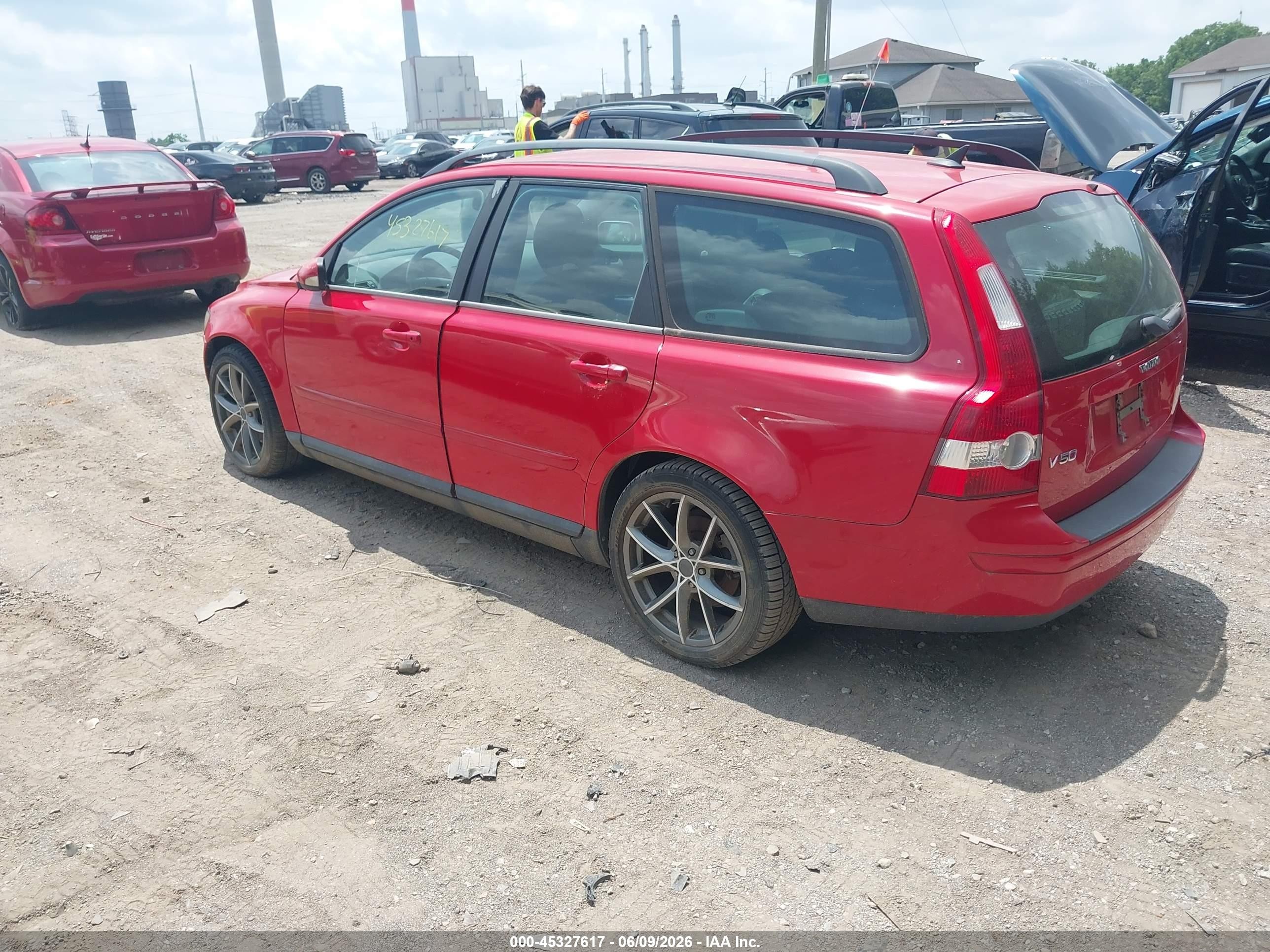 2005 Volvo V50 2.4i A/2.4i A Sr Red vin: YV1MW390252063093