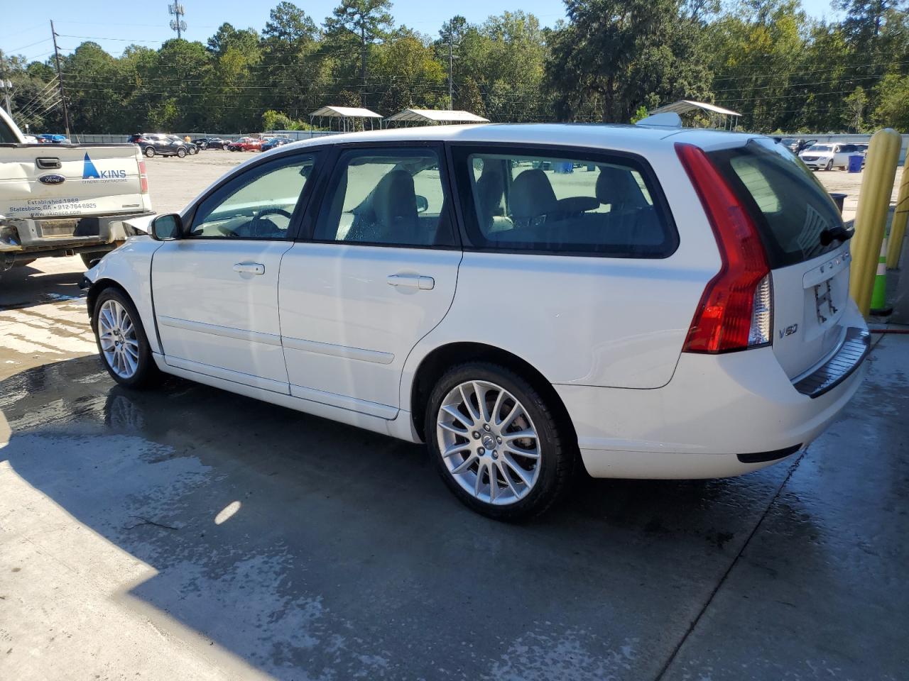 2009 Volvo V50 2.4i White vin: YV1MW390392486237