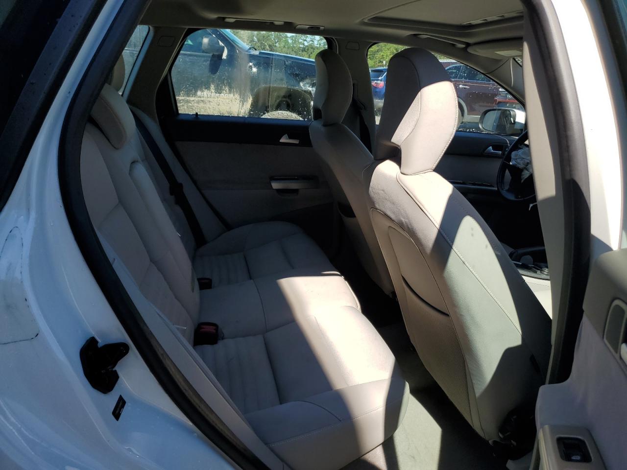 2009 Volvo V50 2.4i White vin: YV1MW390392486237