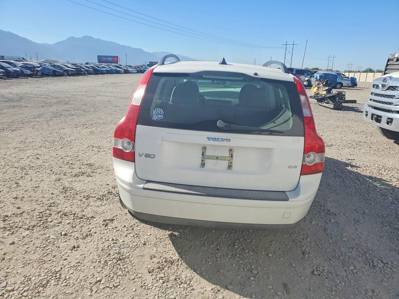 2007 Volvo V50 2.4i White vin: YV1MW390X72271872
