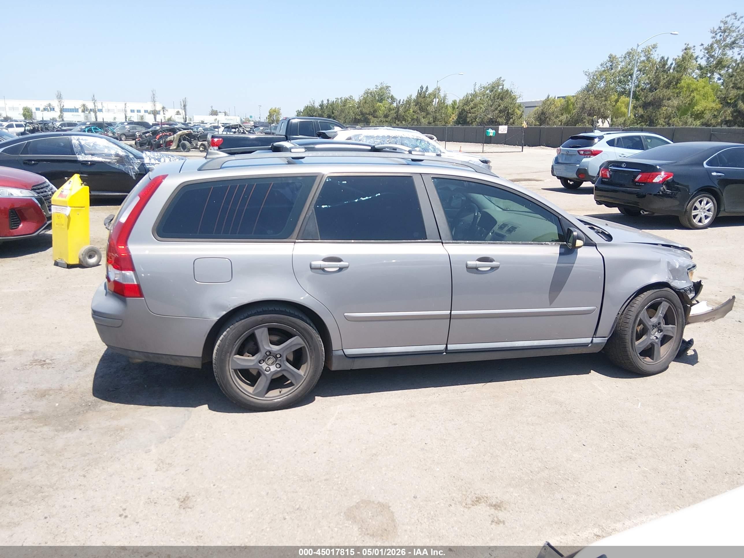 2005 Volvo V50 T5 Gray vin: YV1MW682052111016