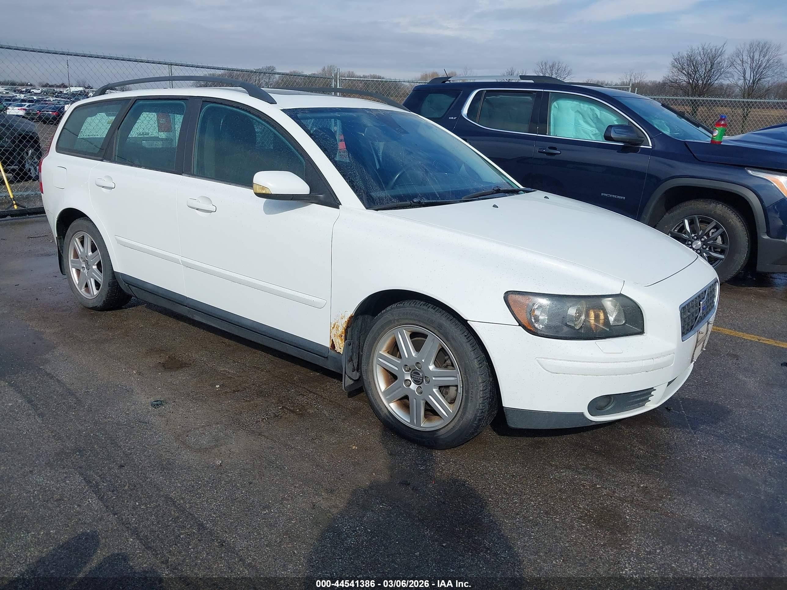 2005 Volvo V50 T5 White vin: YV1MW682552112386