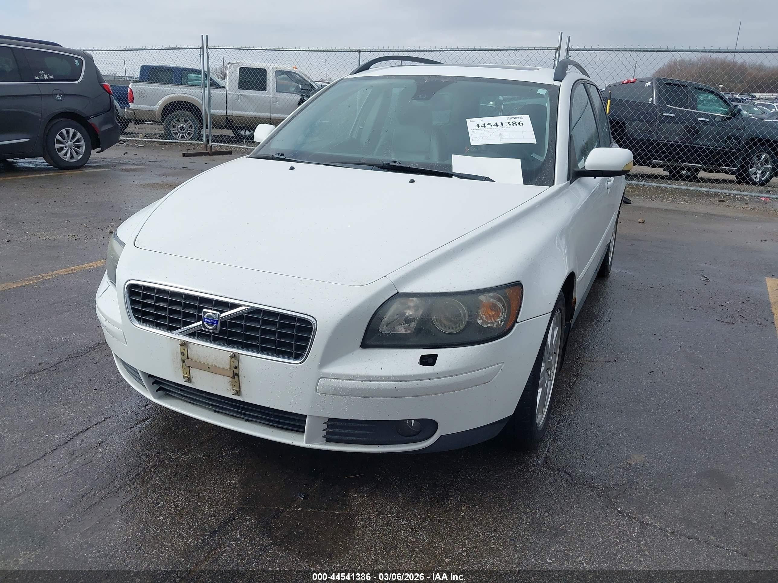 2005 Volvo V50 T5 White vin: YV1MW682552112386