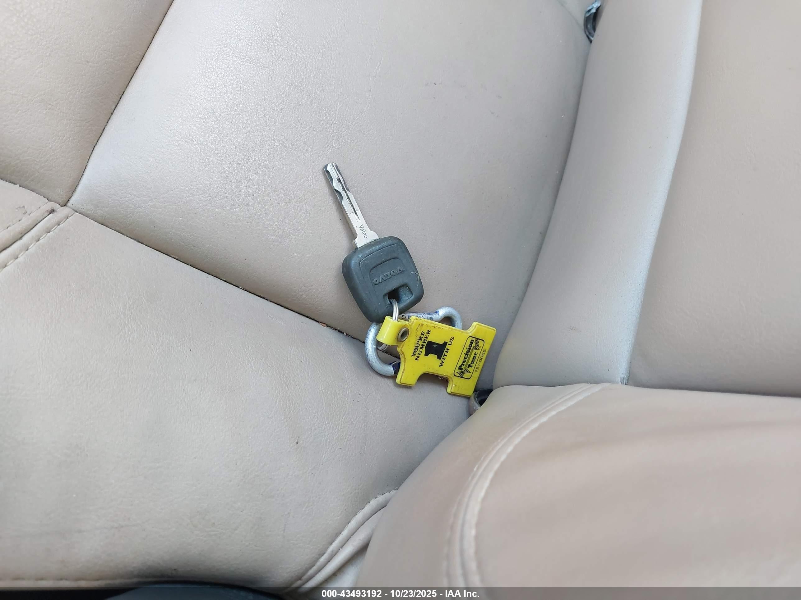 2000 Volvo C70 Ht Кремовый vin: YV1NC53D5YJ006711