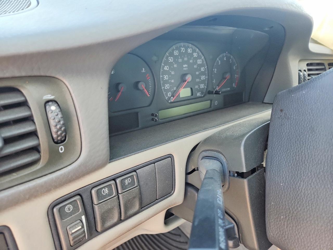 2004 Volvo C70 Hpt Серебряный vin: YV1NC62D44J061555