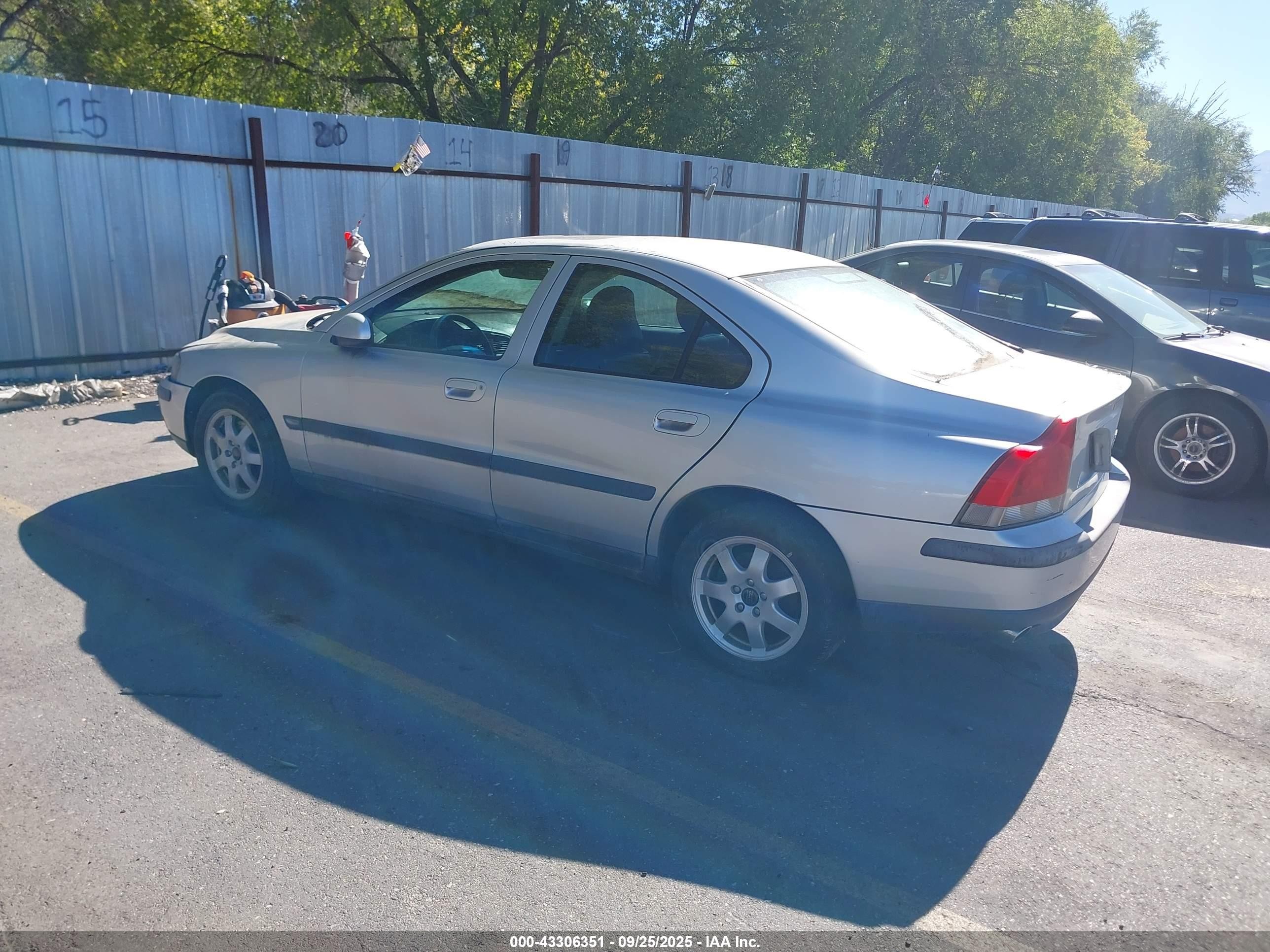 2002 Volvo S60 Awd Silver vin: YV1RH58DX22138019