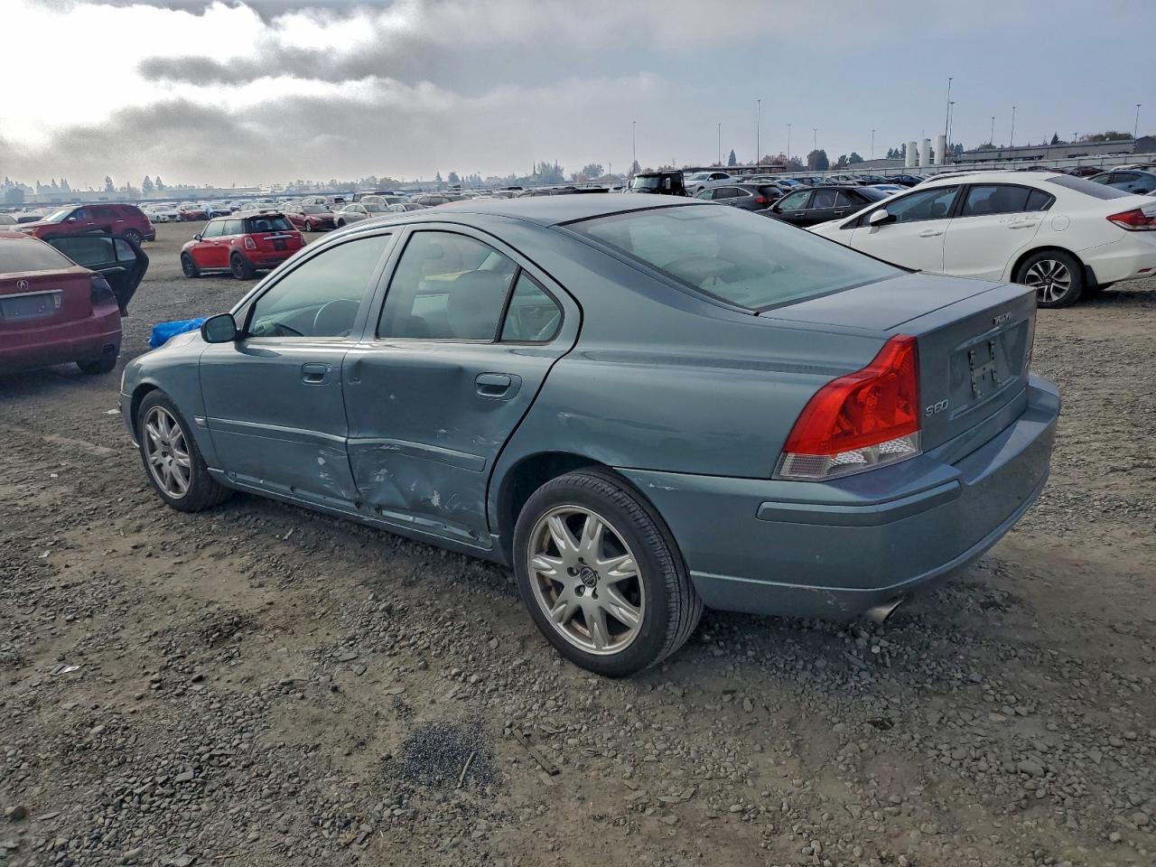 2005 Volvo S60 2.5t Teal vin: YV1RH592252445833