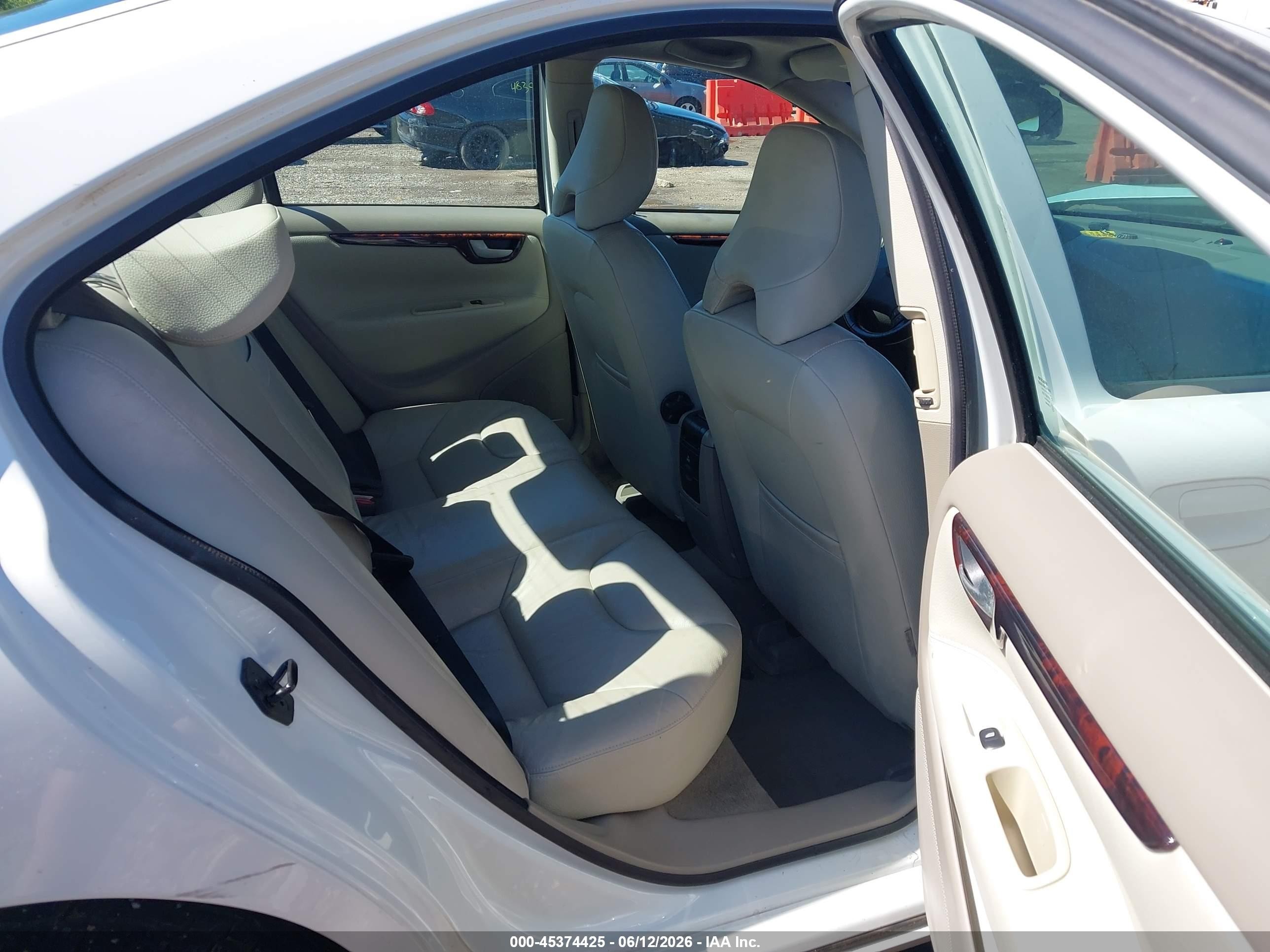 2005 Volvo S60 2.5t Awd White vin: YV1RH592752464300