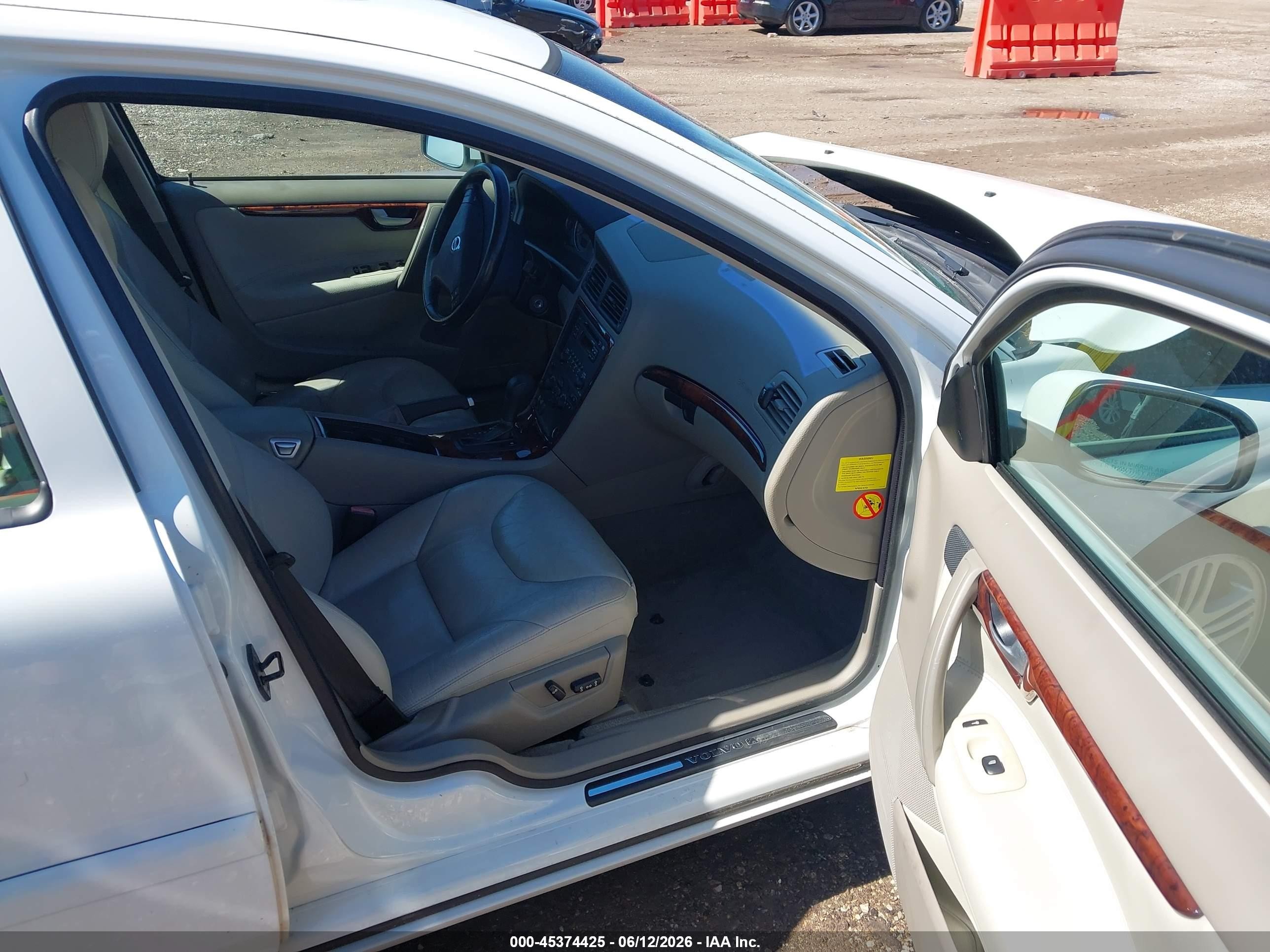 2005 Volvo S60 2.5t Awd White vin: YV1RH592752464300