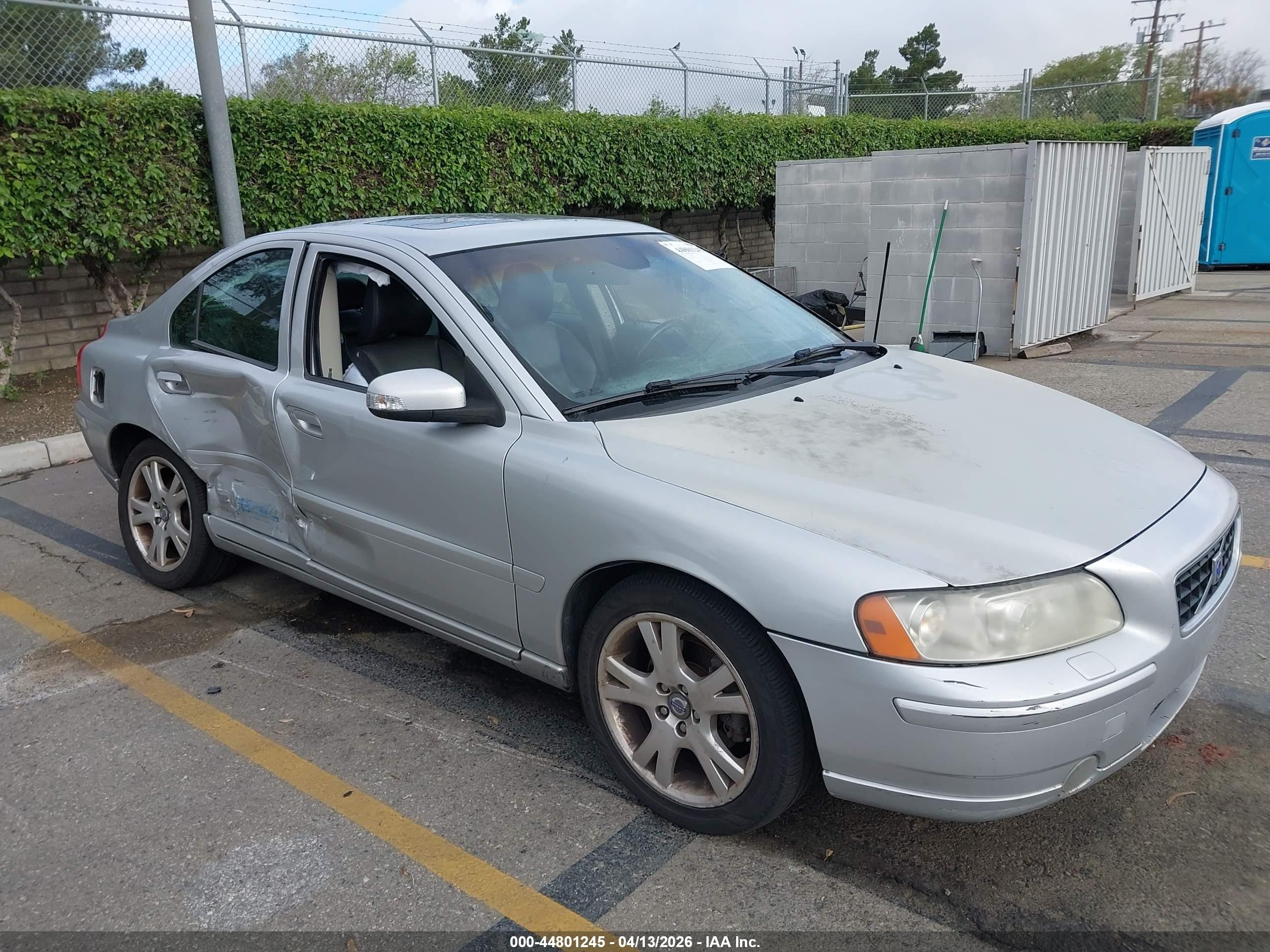 2007 Volvo S60 2.5t Silver vin: YV1RH592772607359
