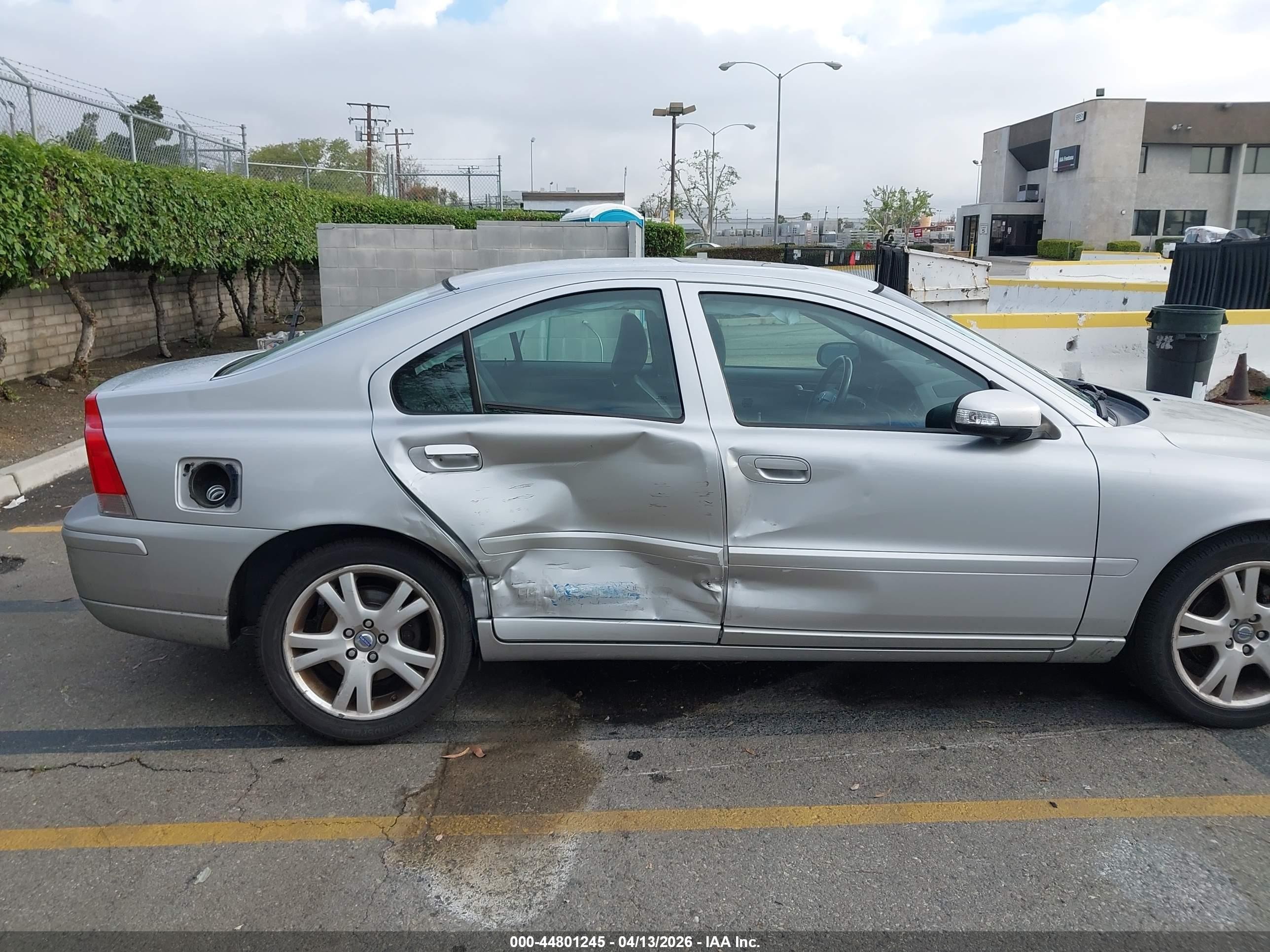 2007 Volvo S60 2.5t Silver vin: YV1RH592772607359