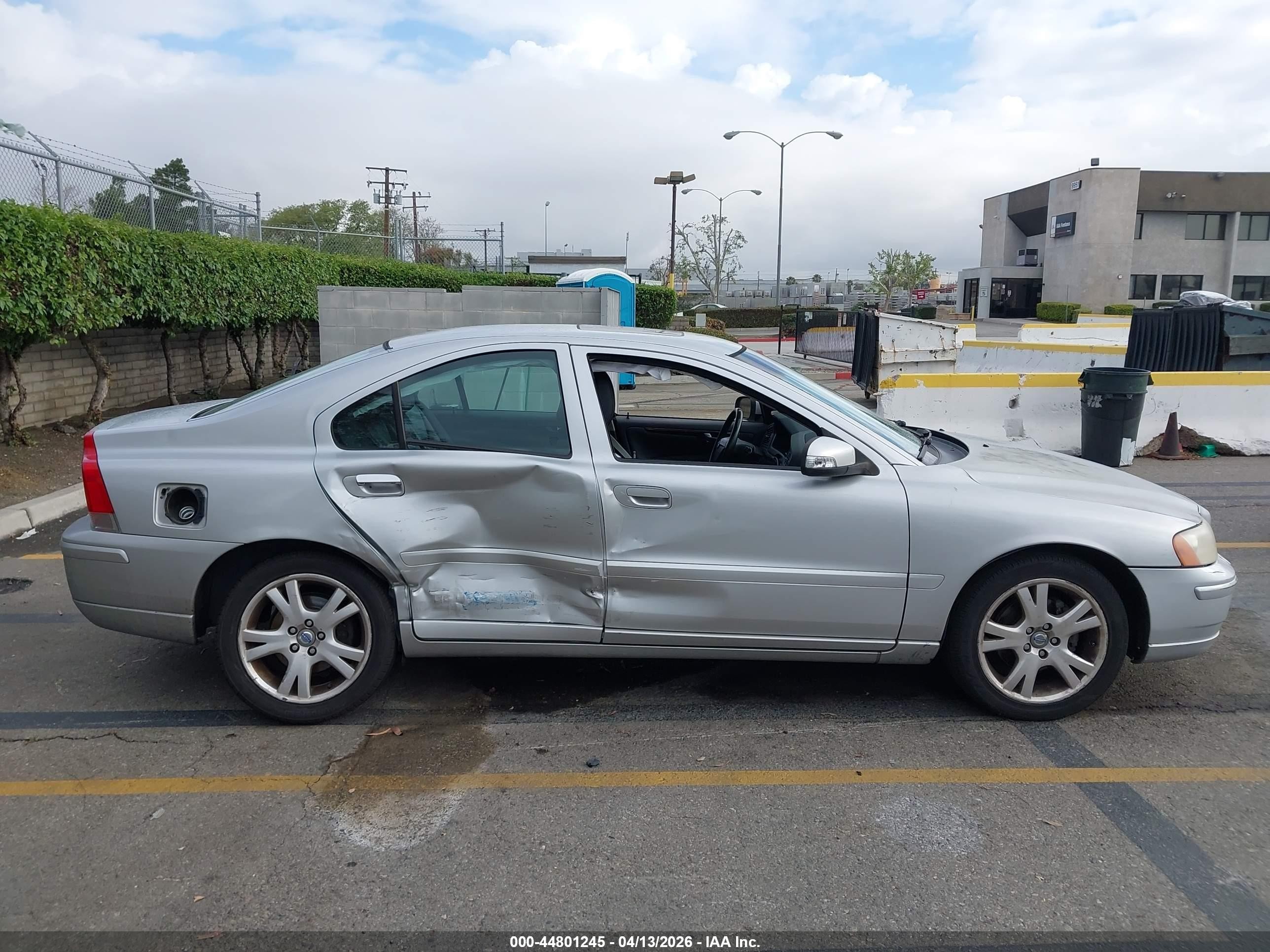 2007 Volvo S60 2.5t Silver vin: YV1RH592772607359