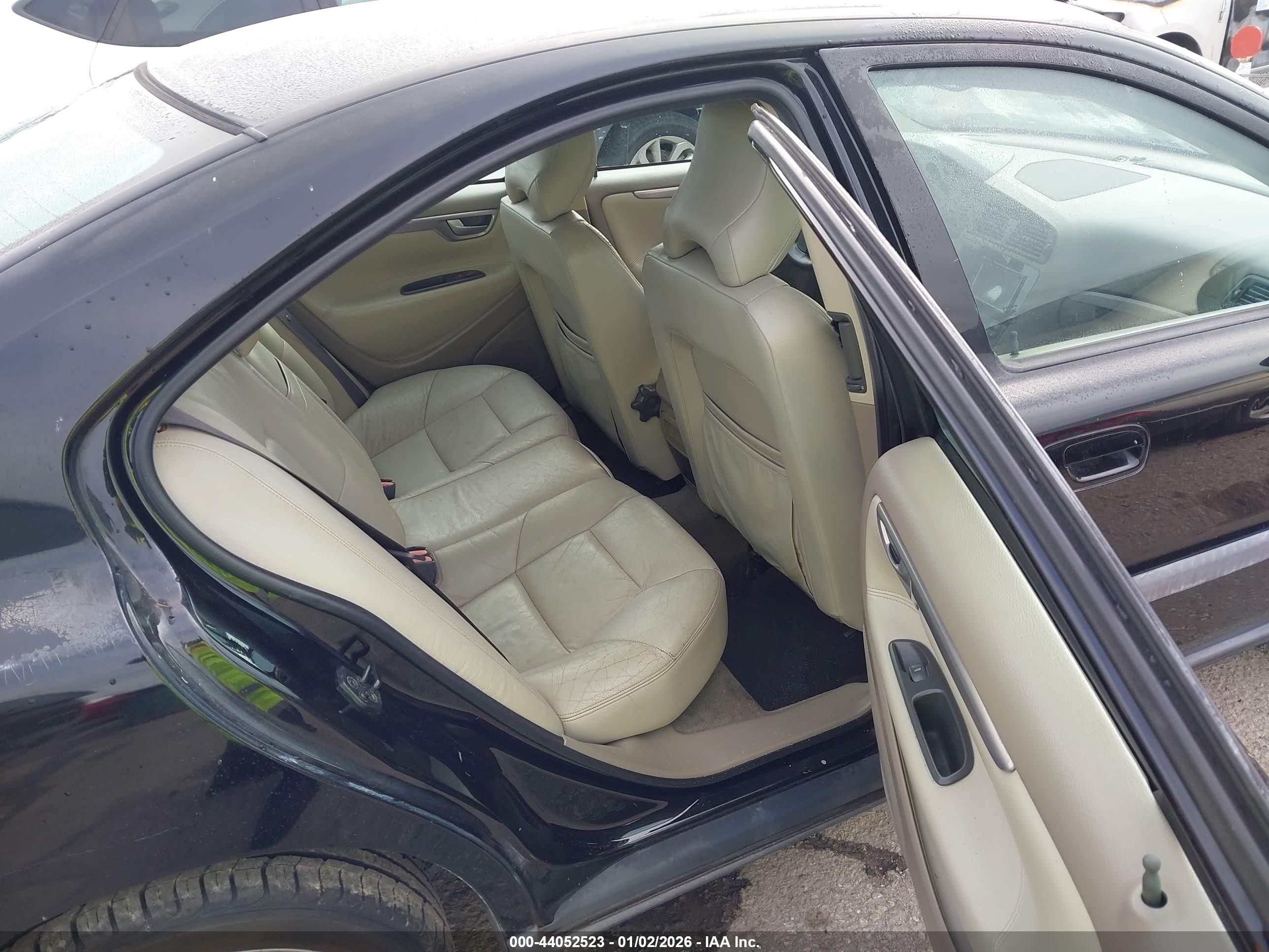 2002 Volvo S60 T5 Beige vin: YV1RS53D422101203