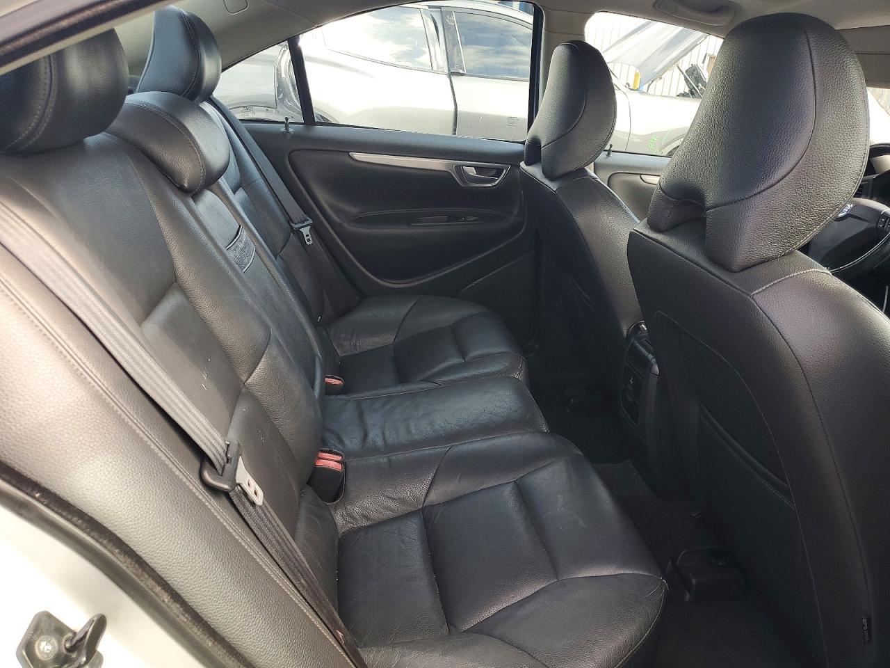 2006 Volvo S60 T5 Silver vin: YV1RS547X62557995
