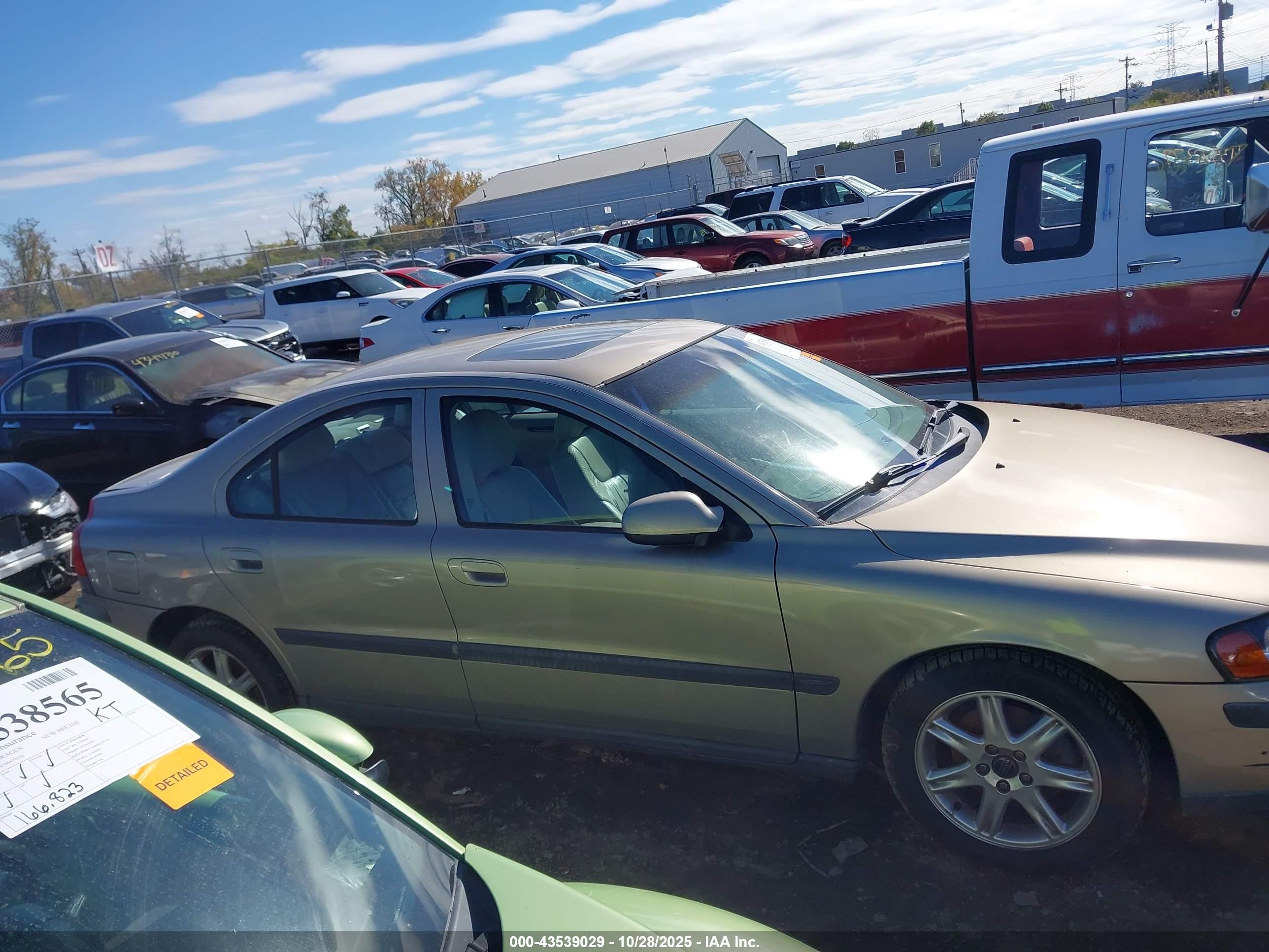 2002 Volvo S60 2.4t Желто-коричневый vin: YV1RS58D522130864