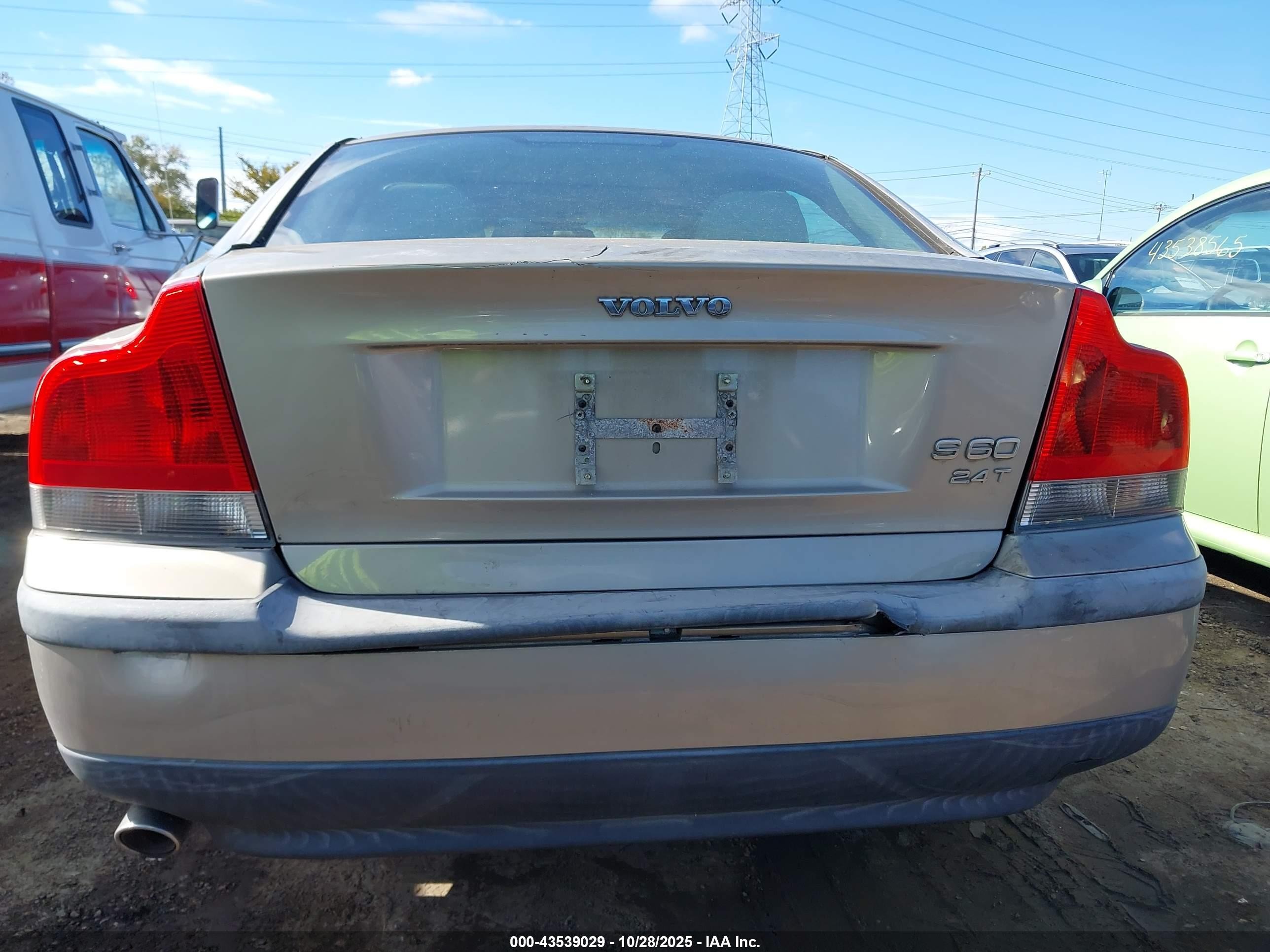 2002 Volvo S60 2.4t Желто-коричневый vin: YV1RS58D522130864