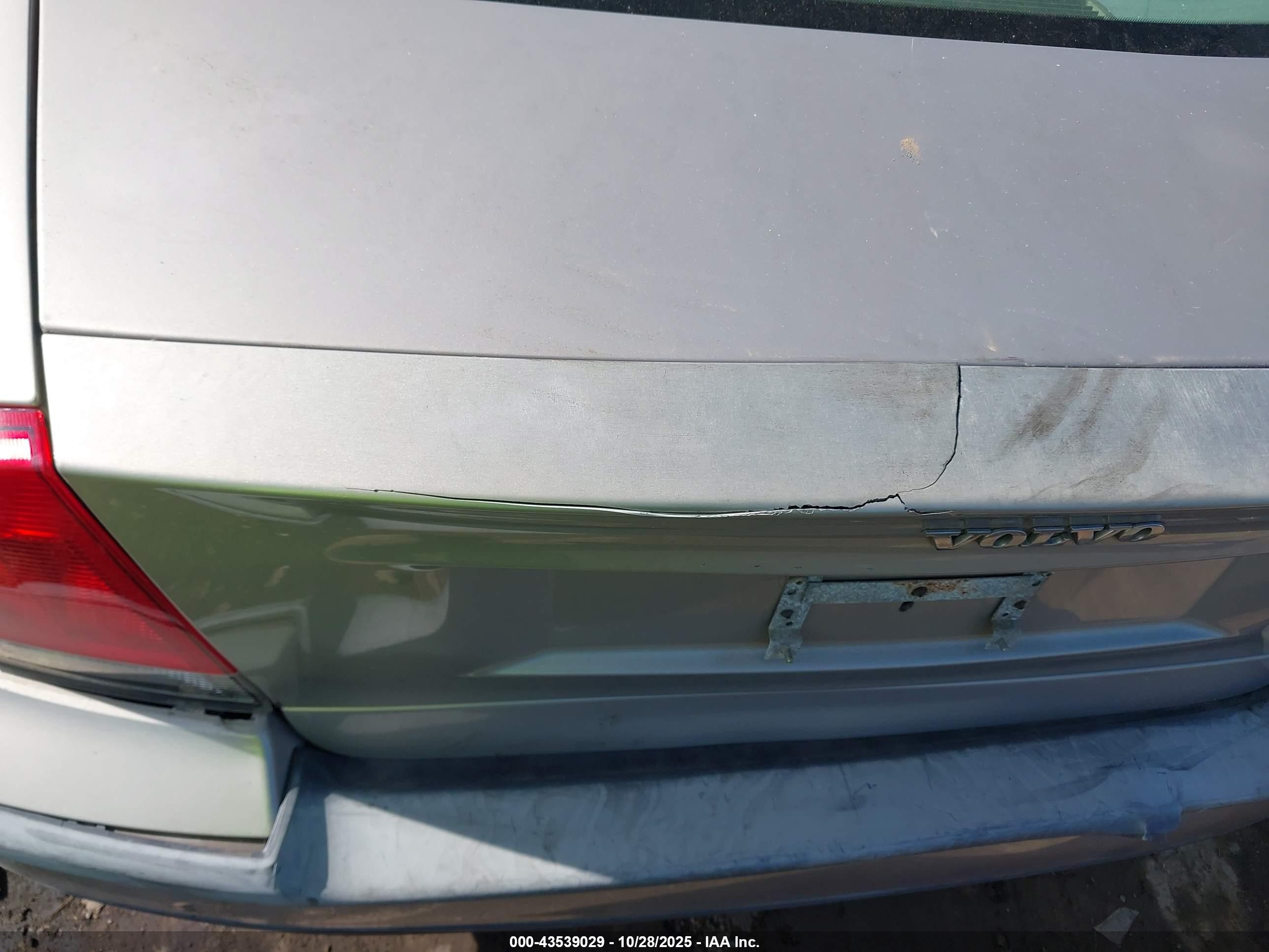 2002 Volvo S60 2.4t Желто-коричневый vin: YV1RS58D522130864