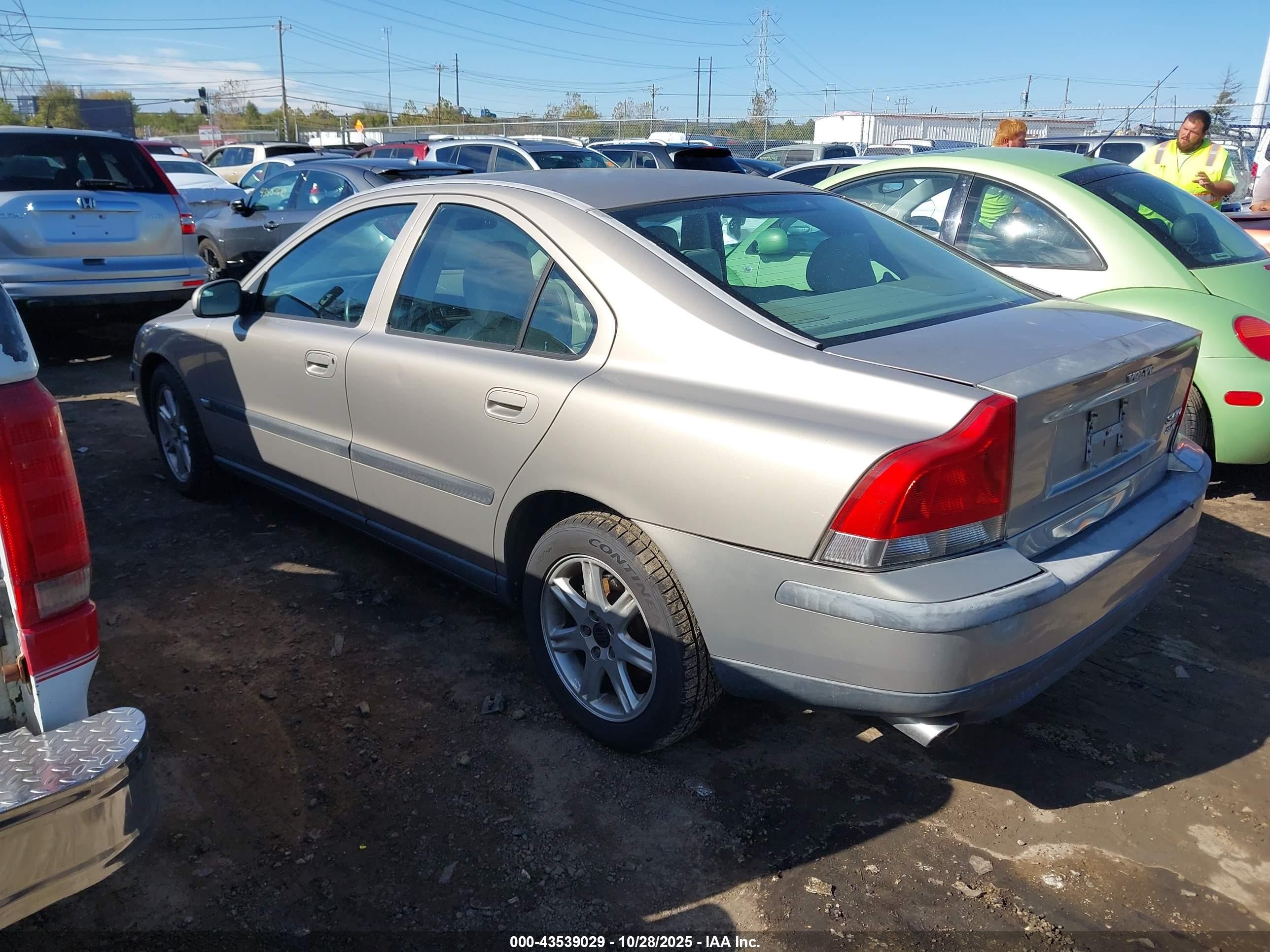 2002 Volvo S60 2.4t Желто-коричневый vin: YV1RS58D522130864