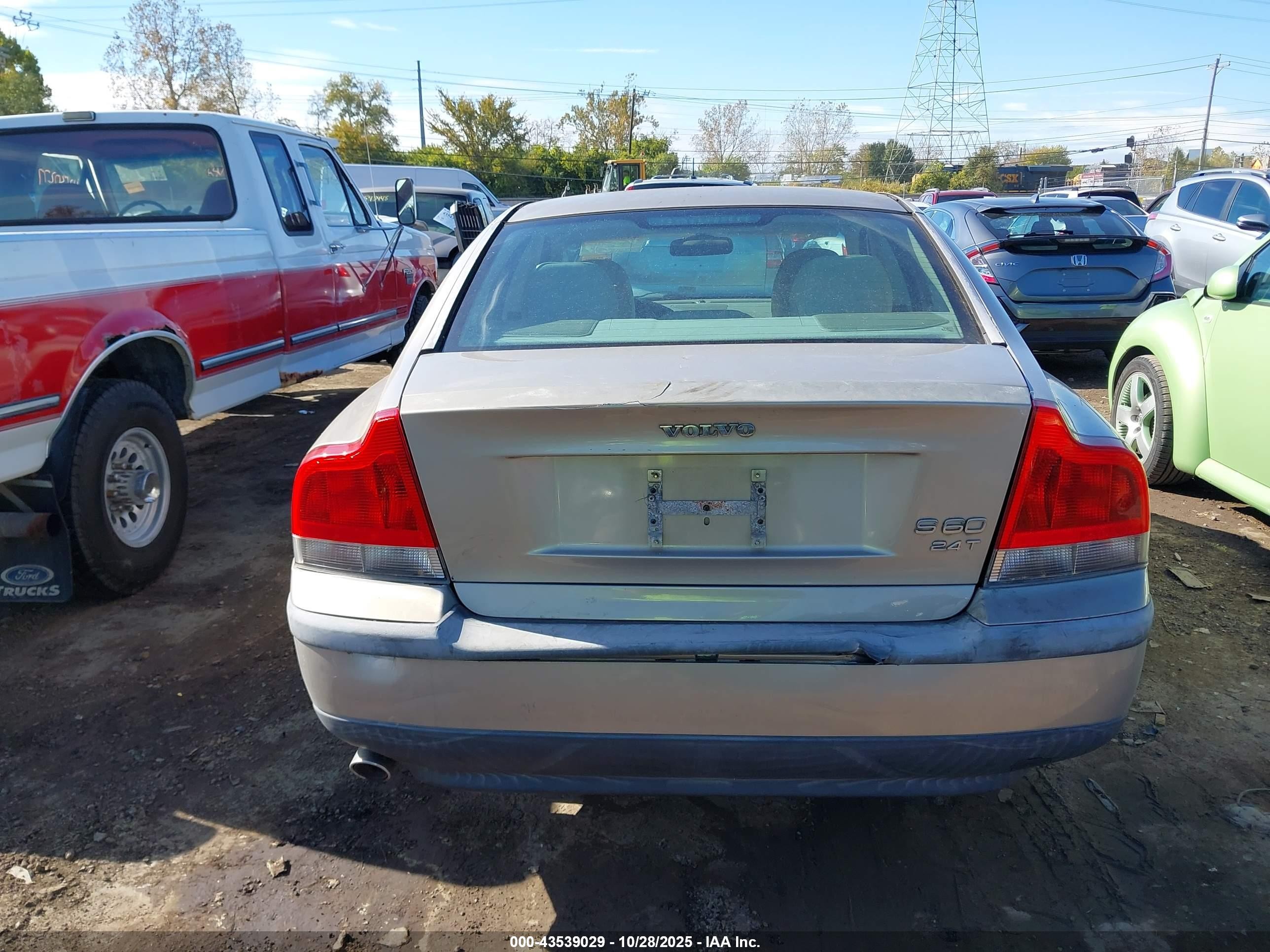 2002 Volvo S60 2.4t Желто-коричневый vin: YV1RS58D522130864