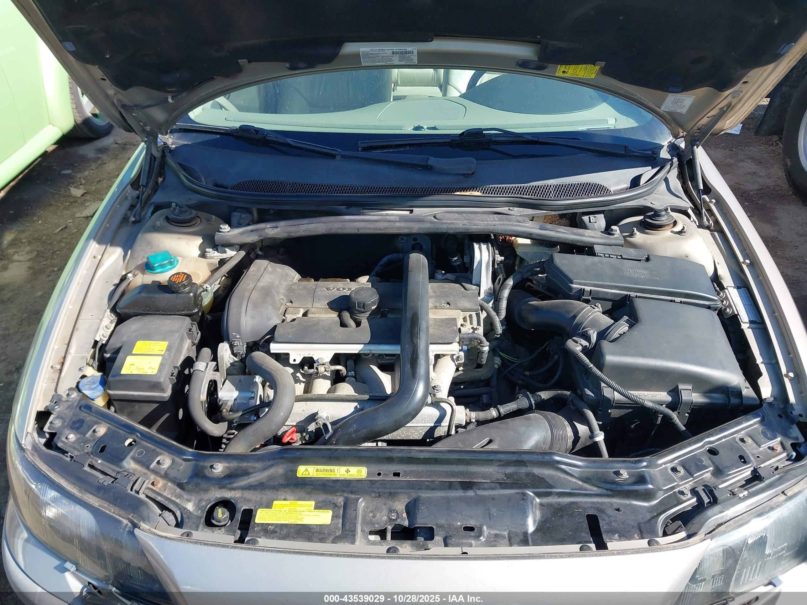 2002 Volvo S60 2.4t Желто-коричневый vin: YV1RS58D522130864