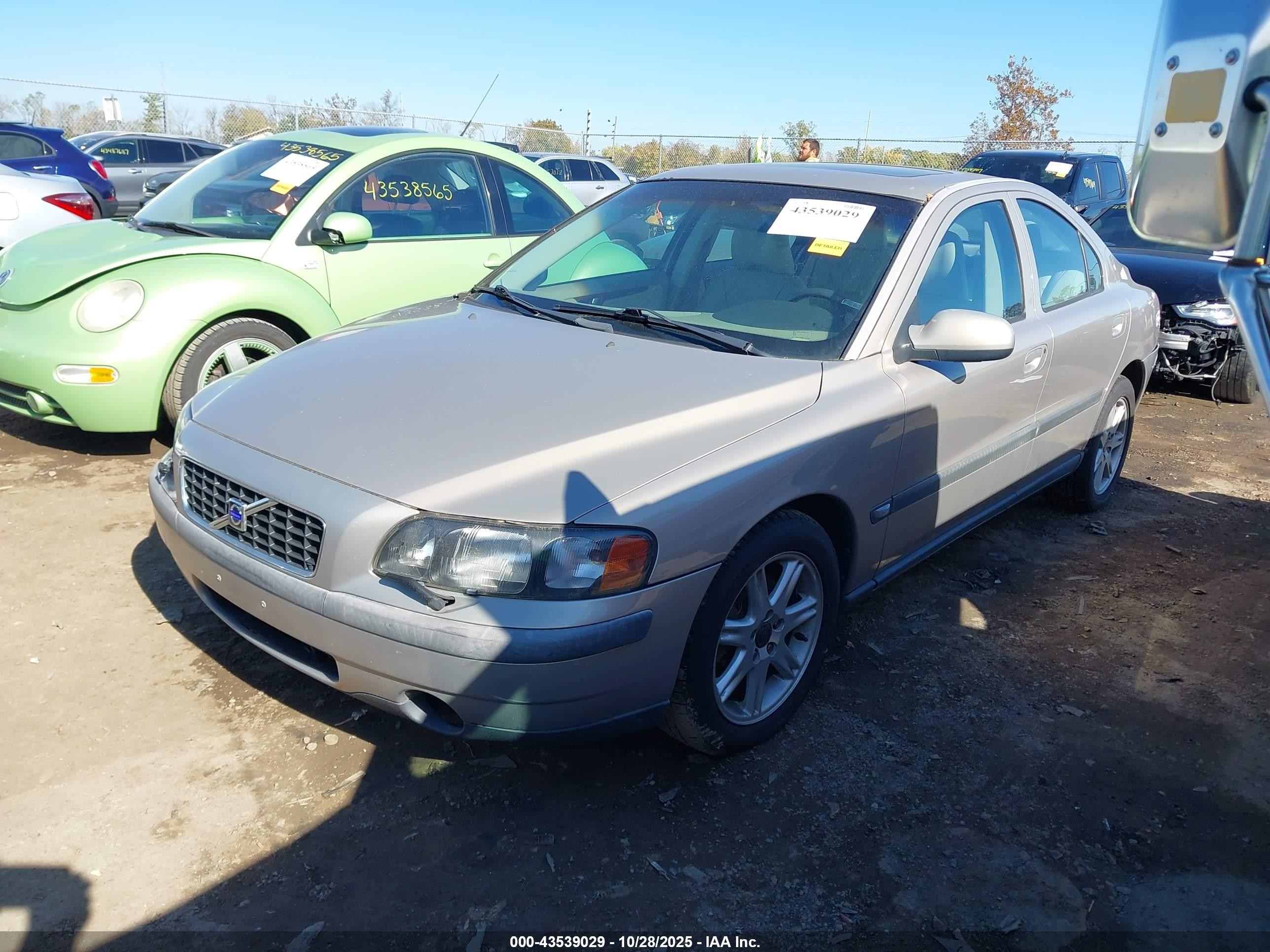2002 Volvo S60 2.4t Желто-коричневый vin: YV1RS58D522130864