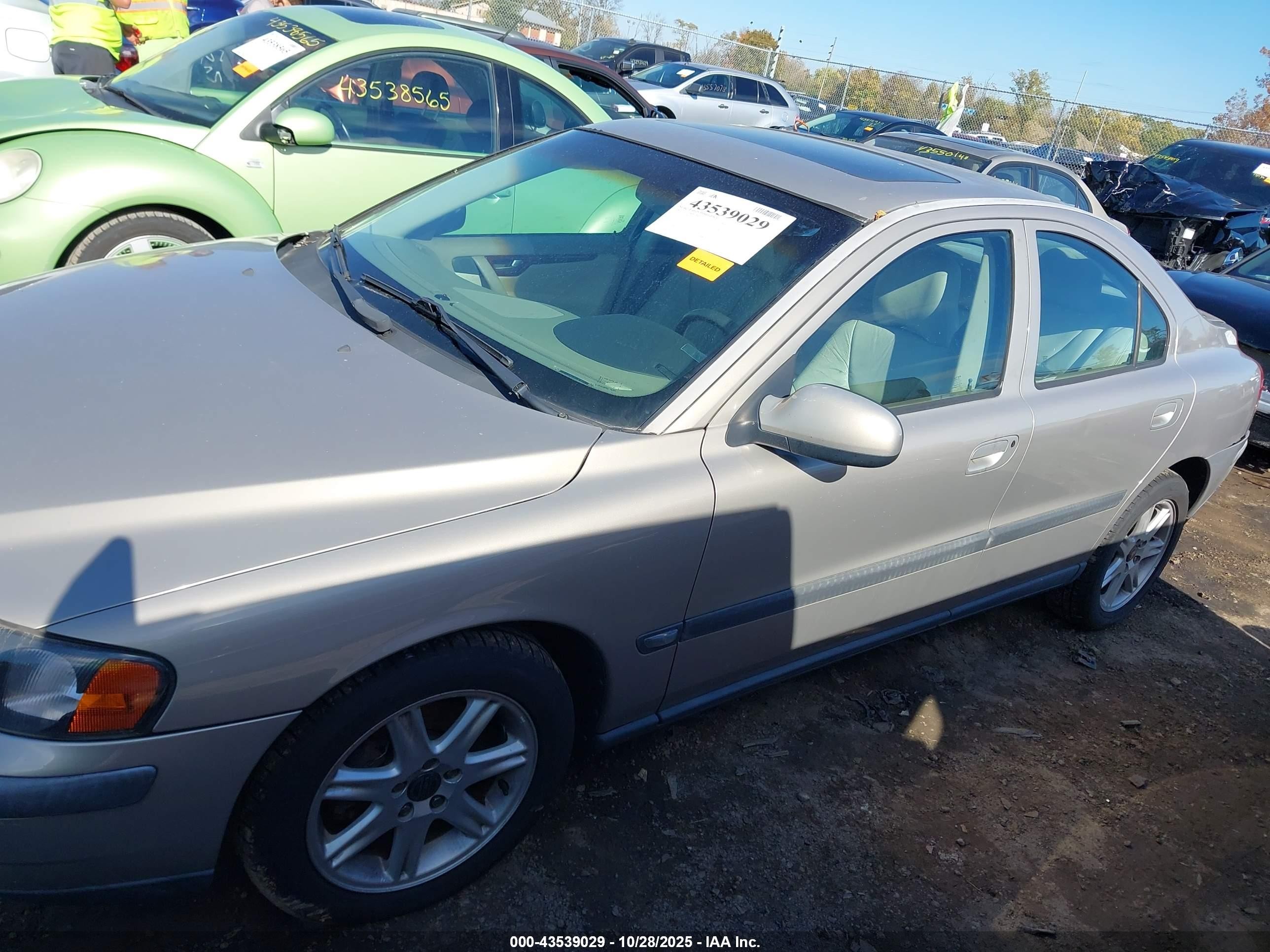 2002 Volvo S60 2.4t Желто-коричневый vin: YV1RS58D522130864