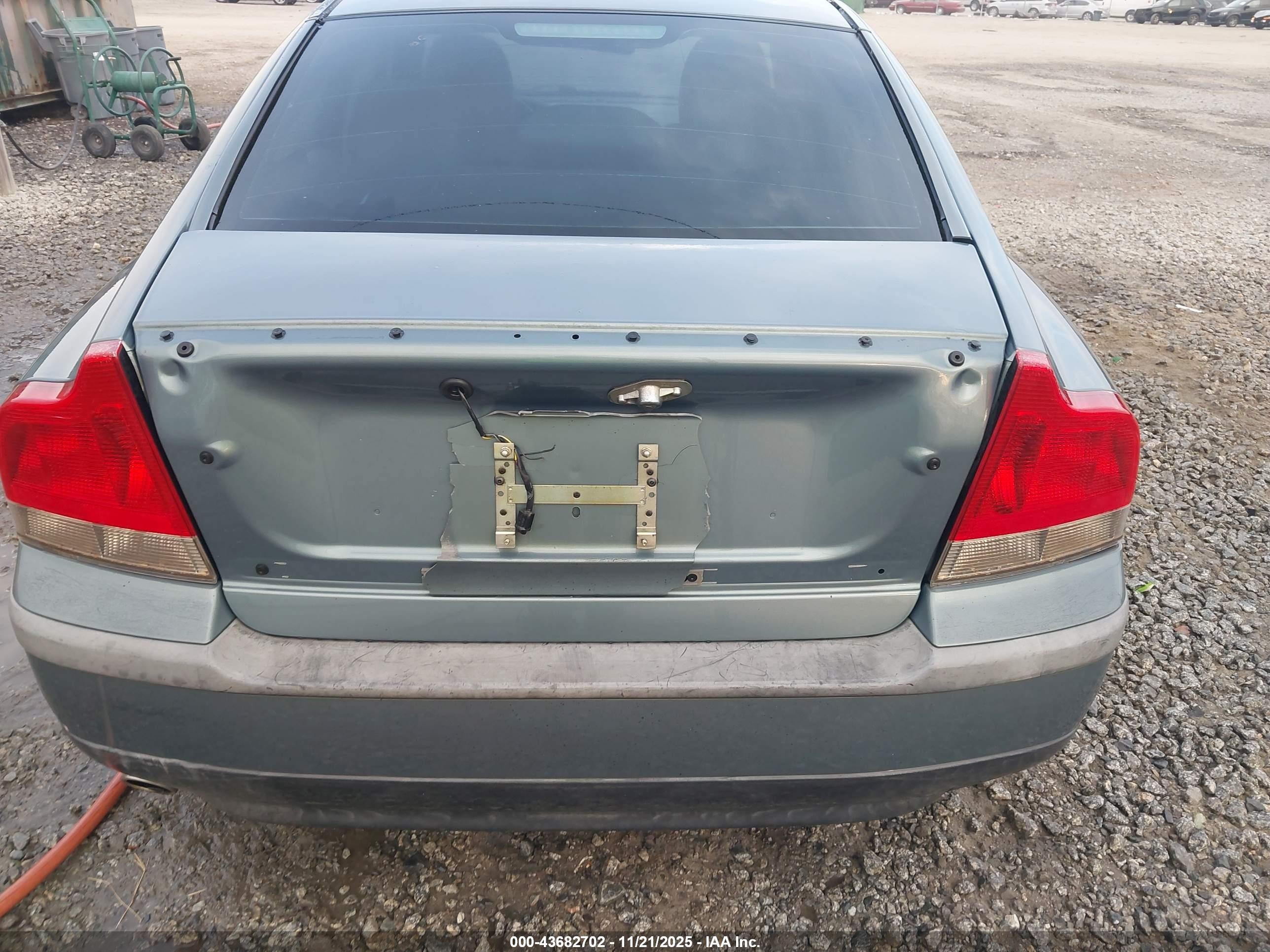 2002 Volvo S60 2.4t Teal vin: YV1RS58D822193120