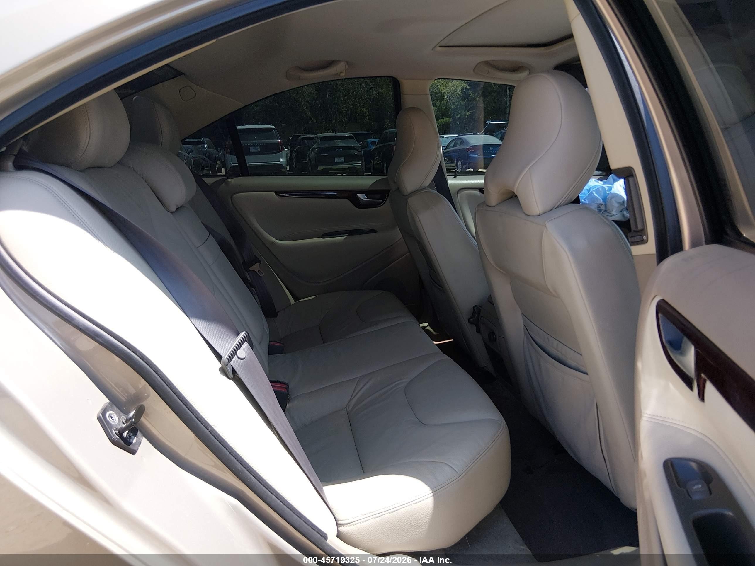 2001 Volvo S60 2.4t Желто-коричневый vin: YV1RS58D912010810