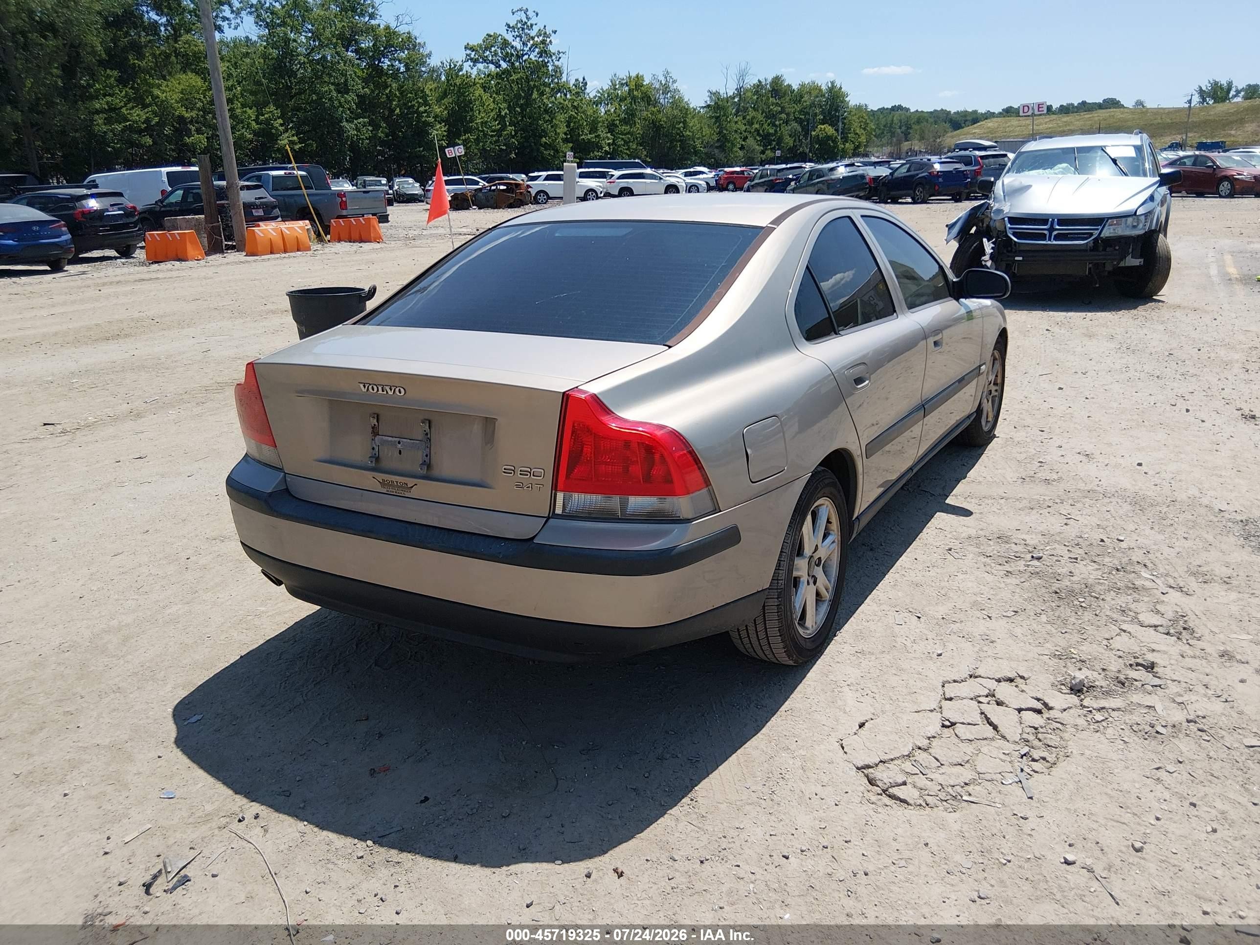 2001 Volvo S60 2.4t Желто-коричневый vin: YV1RS58D912010810