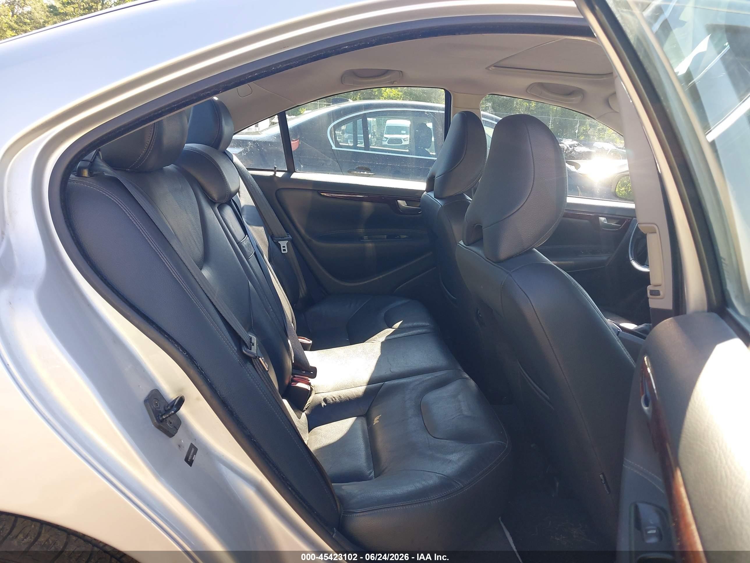 2008 Volvo S60 2.5t Silver vin: YV1RS592182686837