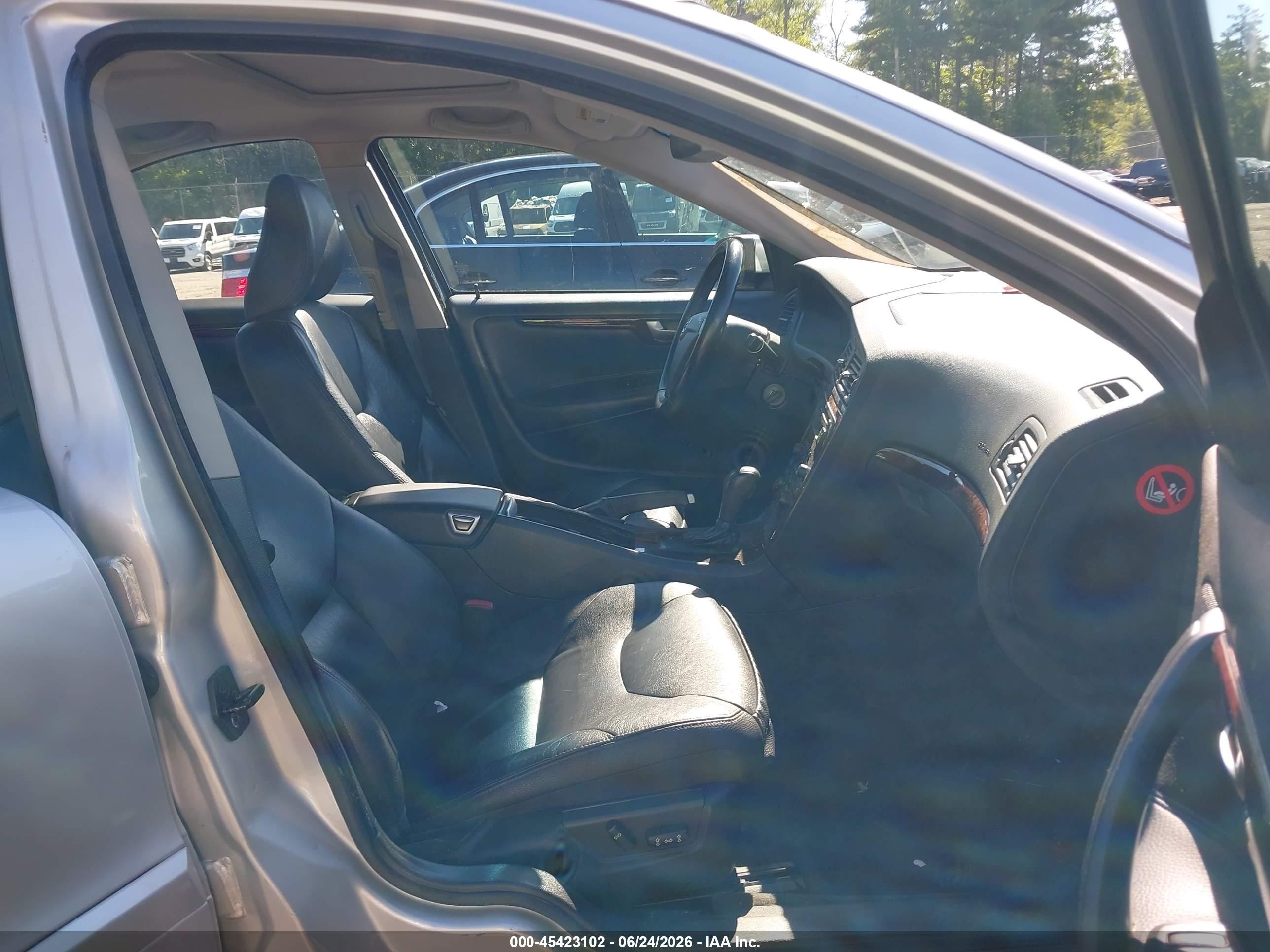 2008 Volvo S60 2.5t Silver vin: YV1RS592182686837