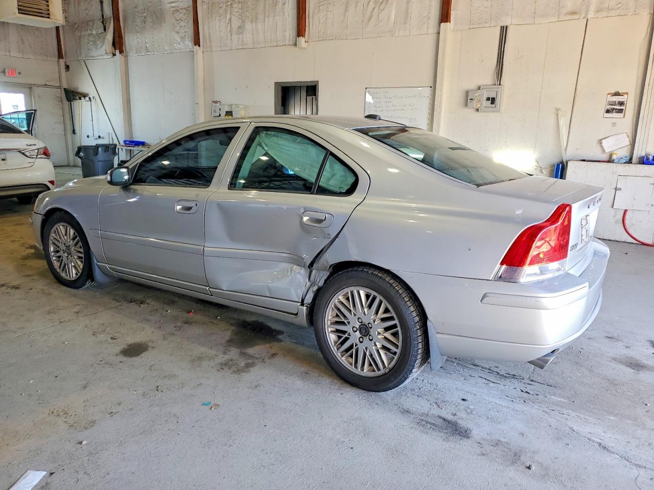 2009 Volvo S60 2.5t Silver vin: YV1RS592192734032