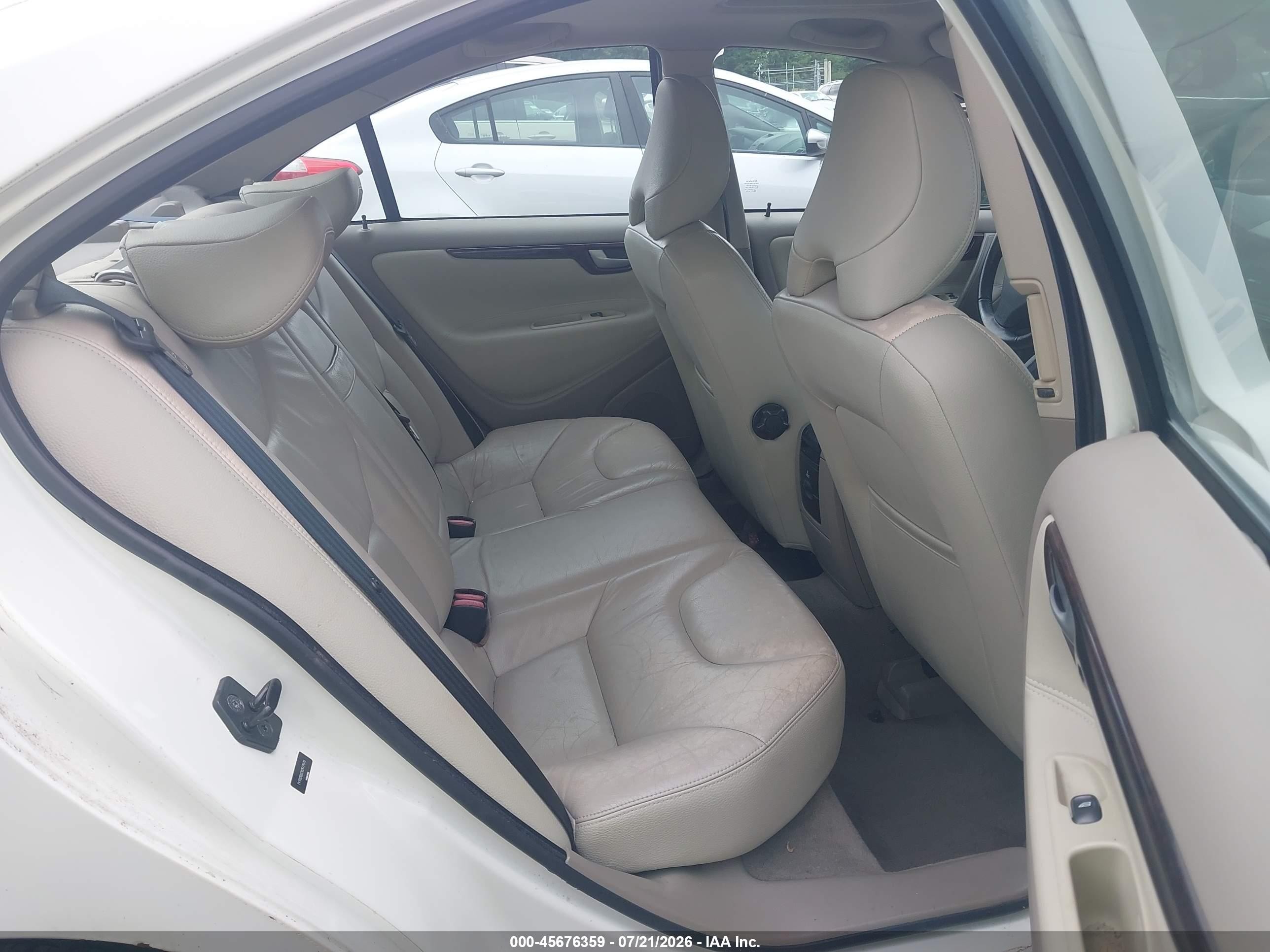 2008 Volvo S60 2.5t/2.5t W/snrf White vin: YV1RS592282677970